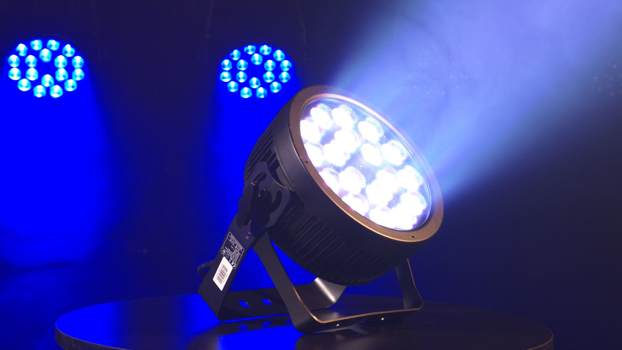 Showtec Compact Par 18 Q4 Black Parcan 18x 7 W LED RGBW - nero