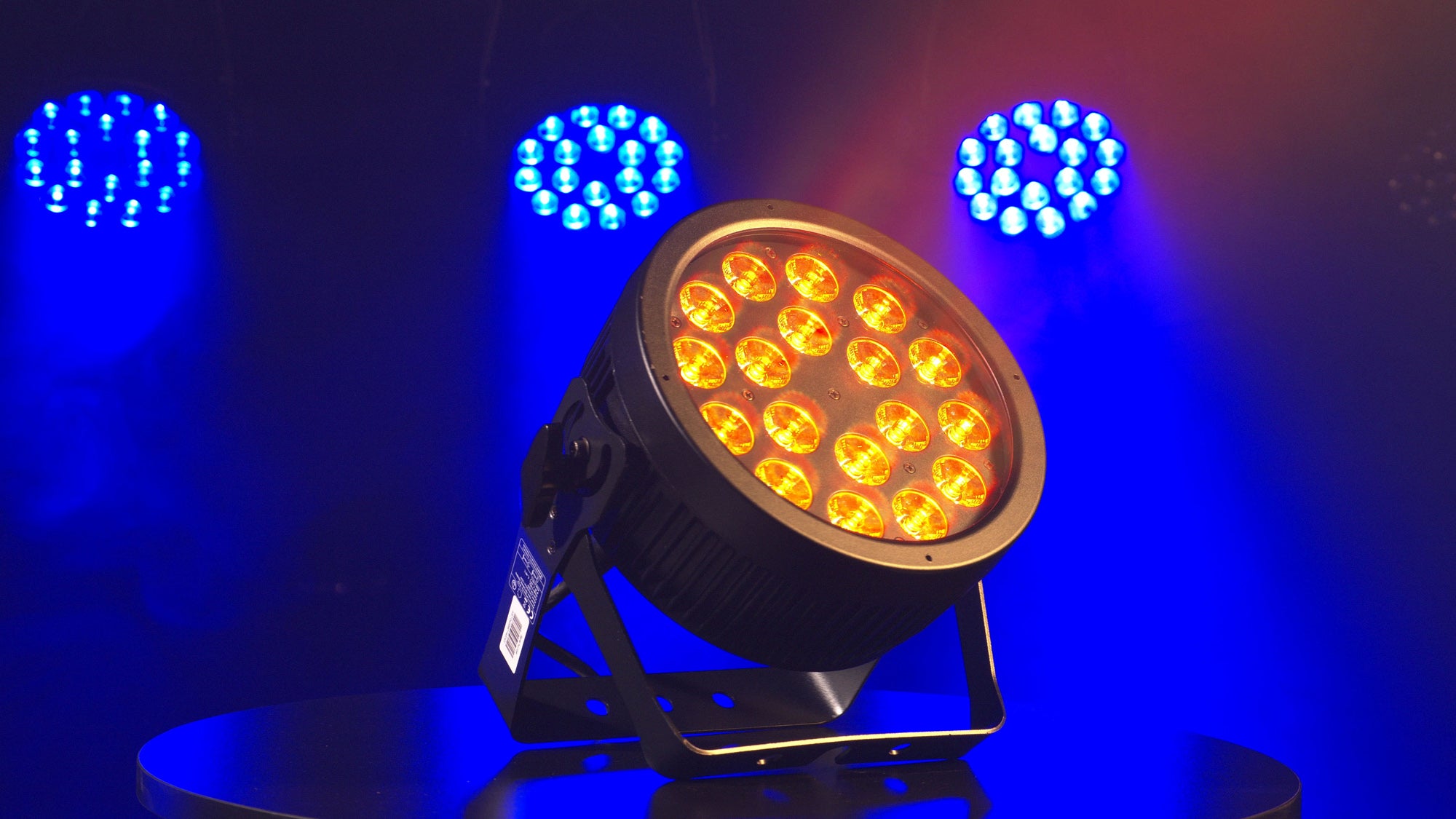 Showtec Compact Par 18 Q4 Black Parcan 18x 7 W LED RGBW - nero
