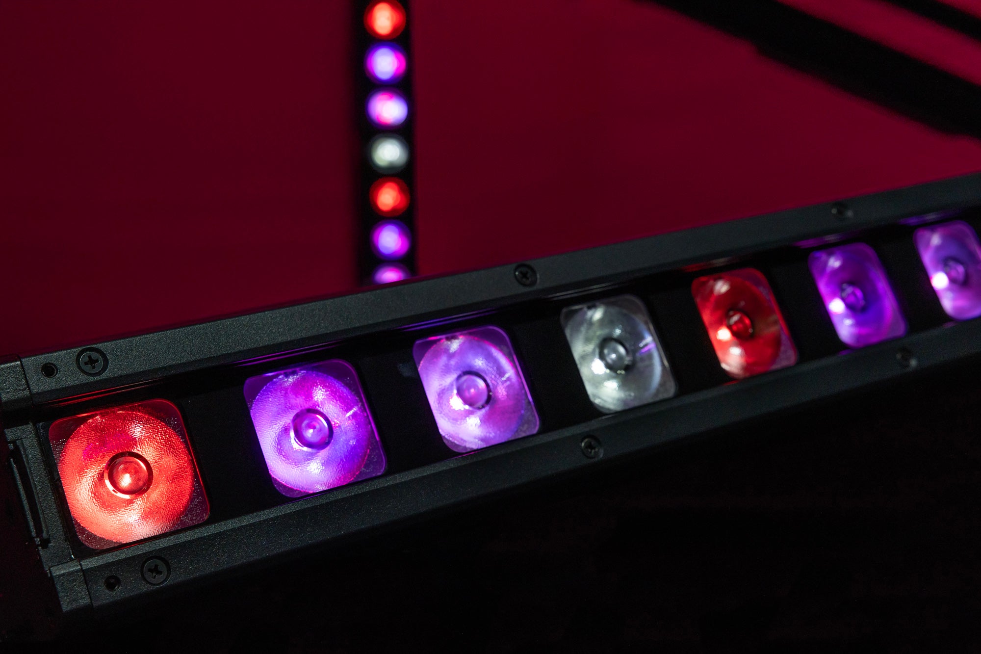 Showtec Spectra Wash Barra LED 16 x 20 W RGBW - IP65