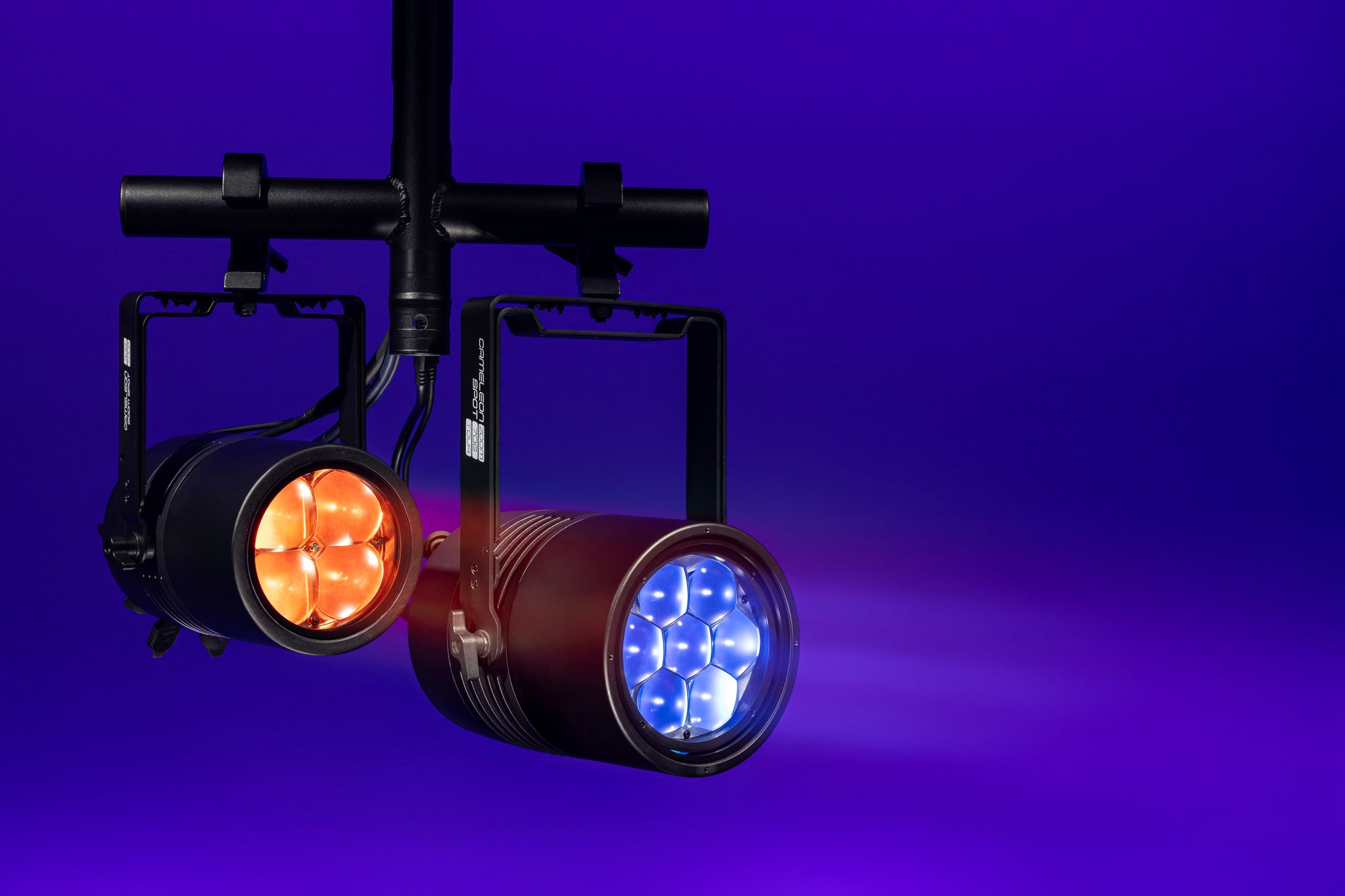 SHOWTEC Cameleon Zoom Spot 4Q6 Tour 4x spot RGBWA-UV da 50 W