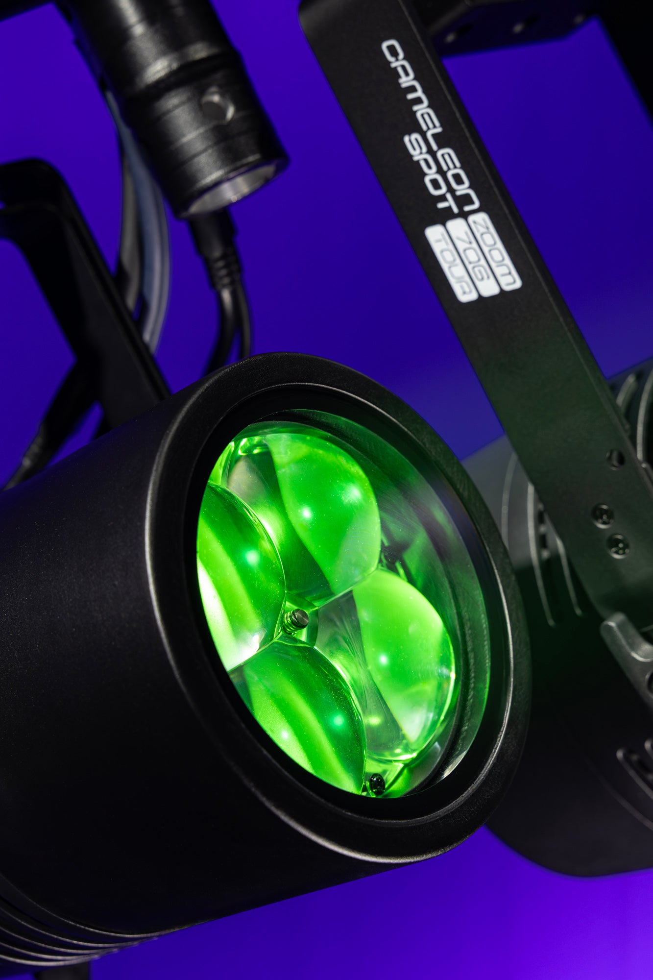 SHOWTEC Cameleon Zoom Spot 4Q6 Tour 4x spot RGBWA-UV da 50 W