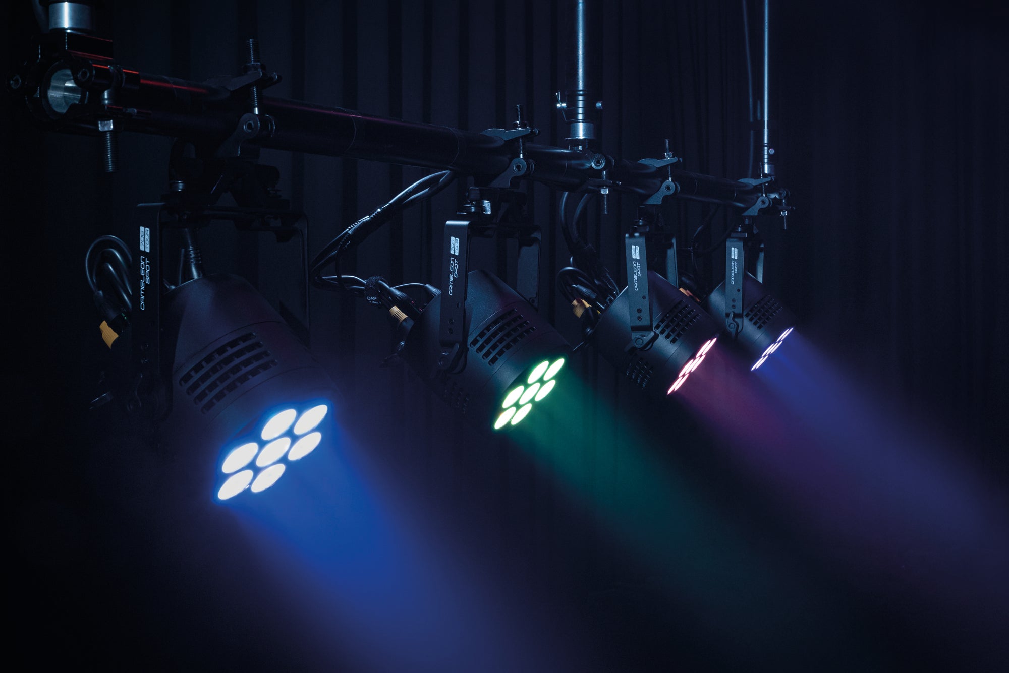 SHOWTEC Cameleon Spot 7Q6 Tour 7x 12 W RGBWA-UV LED Spot