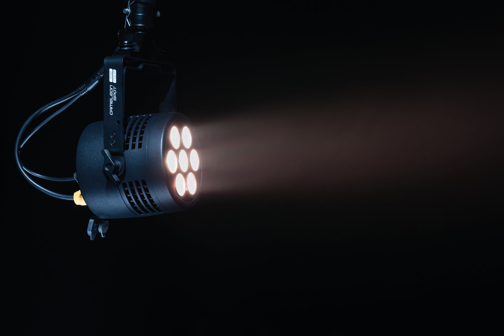 SHOWTEC Cameleon Spot 7Q6 Tour 7x 12 W RGBWA-UV LED Spot