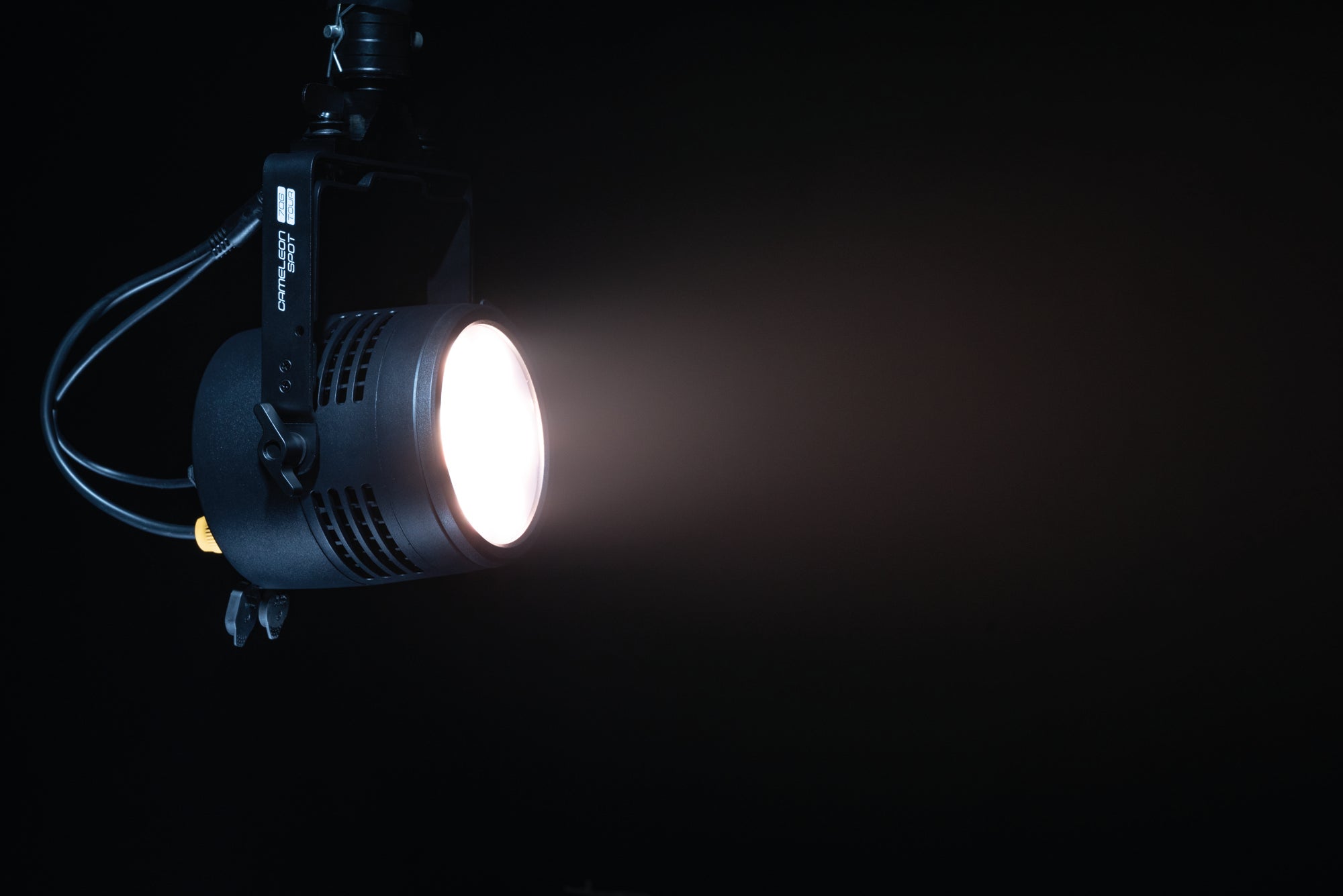 SHOWTEC Cameleon Spot 7Q6 Tour 7x 12 W RGBWA-UV LED Spot