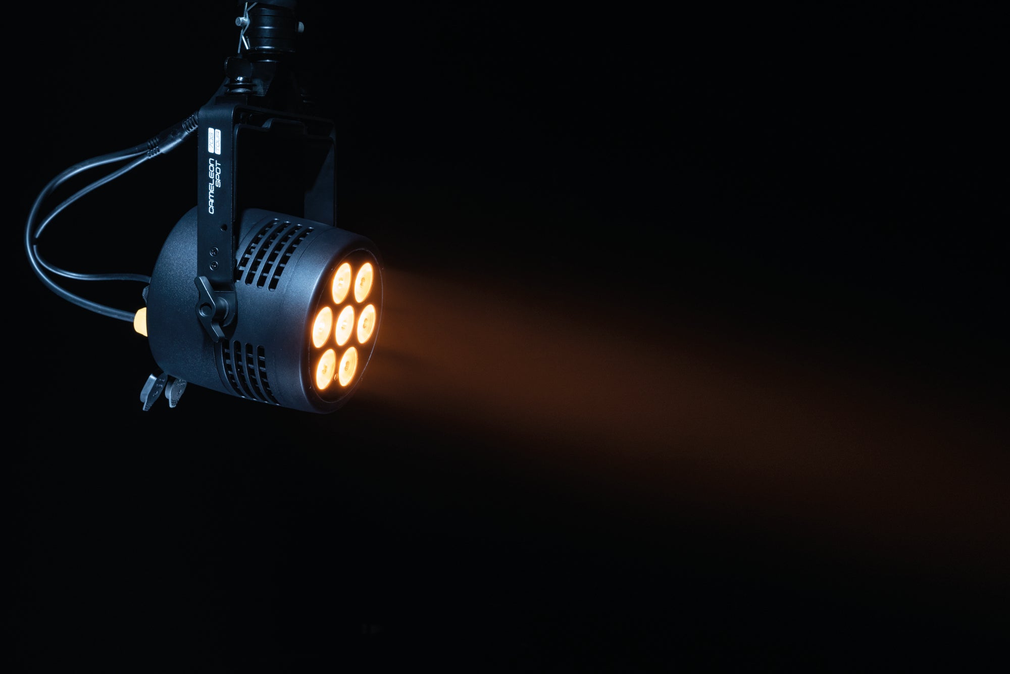 SHOWTEC Cameleon Spot 7Q6 Tour 7x 12 W RGBWA-UV LED Spot