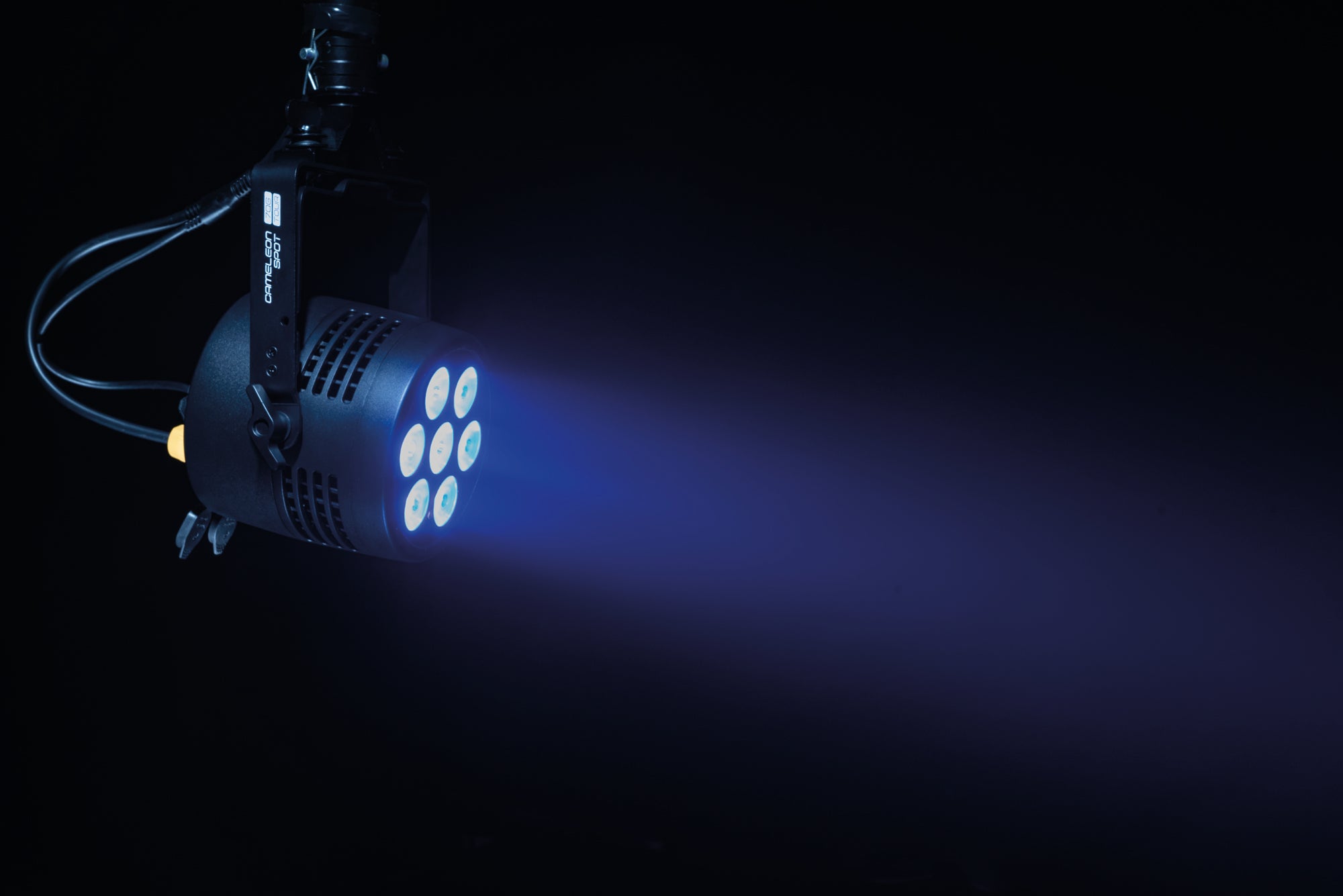 SHOWTEC Cameleon Spot 7Q6 Tour 7x 12 W RGBWA-UV LED Spot