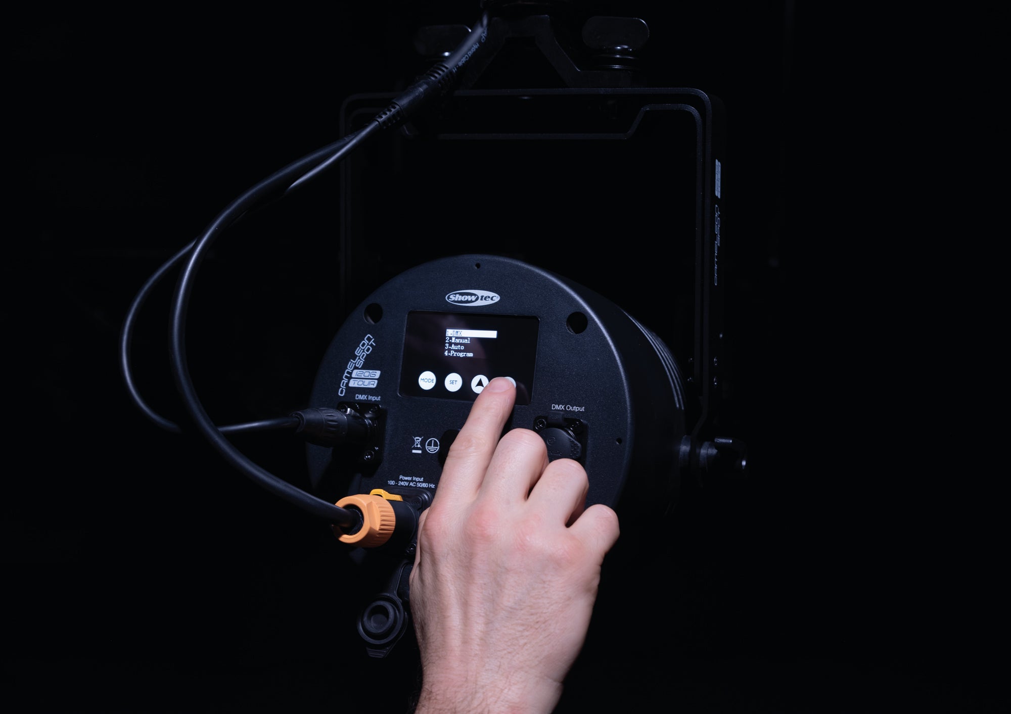 SHOWTEC Cameleon Spot 12Q6 Tour 12x 12 W RGBWA-UV LED Spot