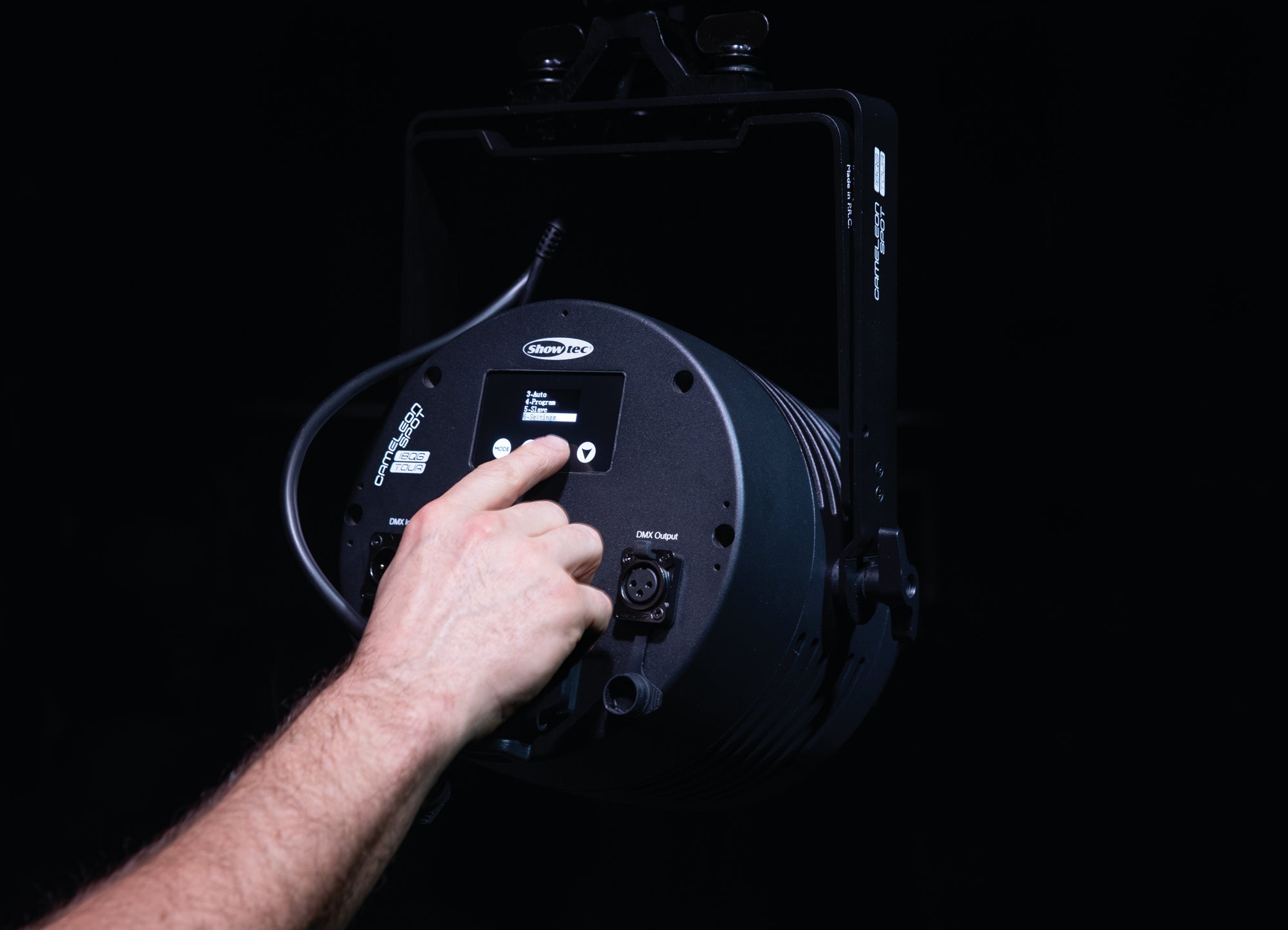 SHOWTEC Cameleon Spot 18Q6 Tour 18x 12 W RGBWA-UV LED Spot