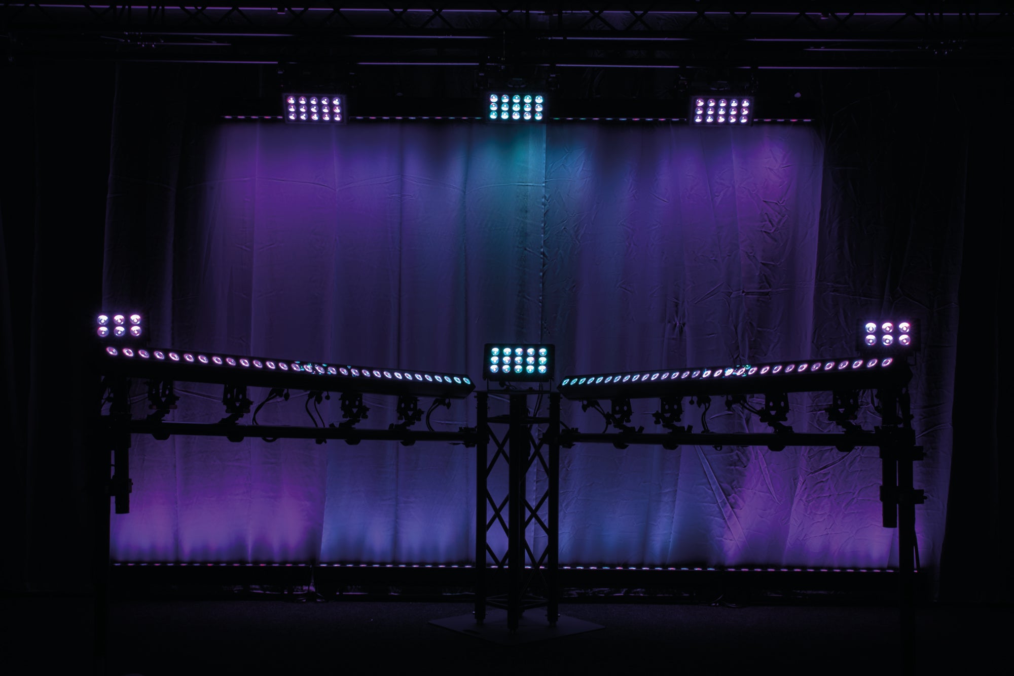 Showtec Cameleon Bar 15 Q6 Tour 15x Barre LED RGBWA-UV da 10 W - Power Pro True - IP65