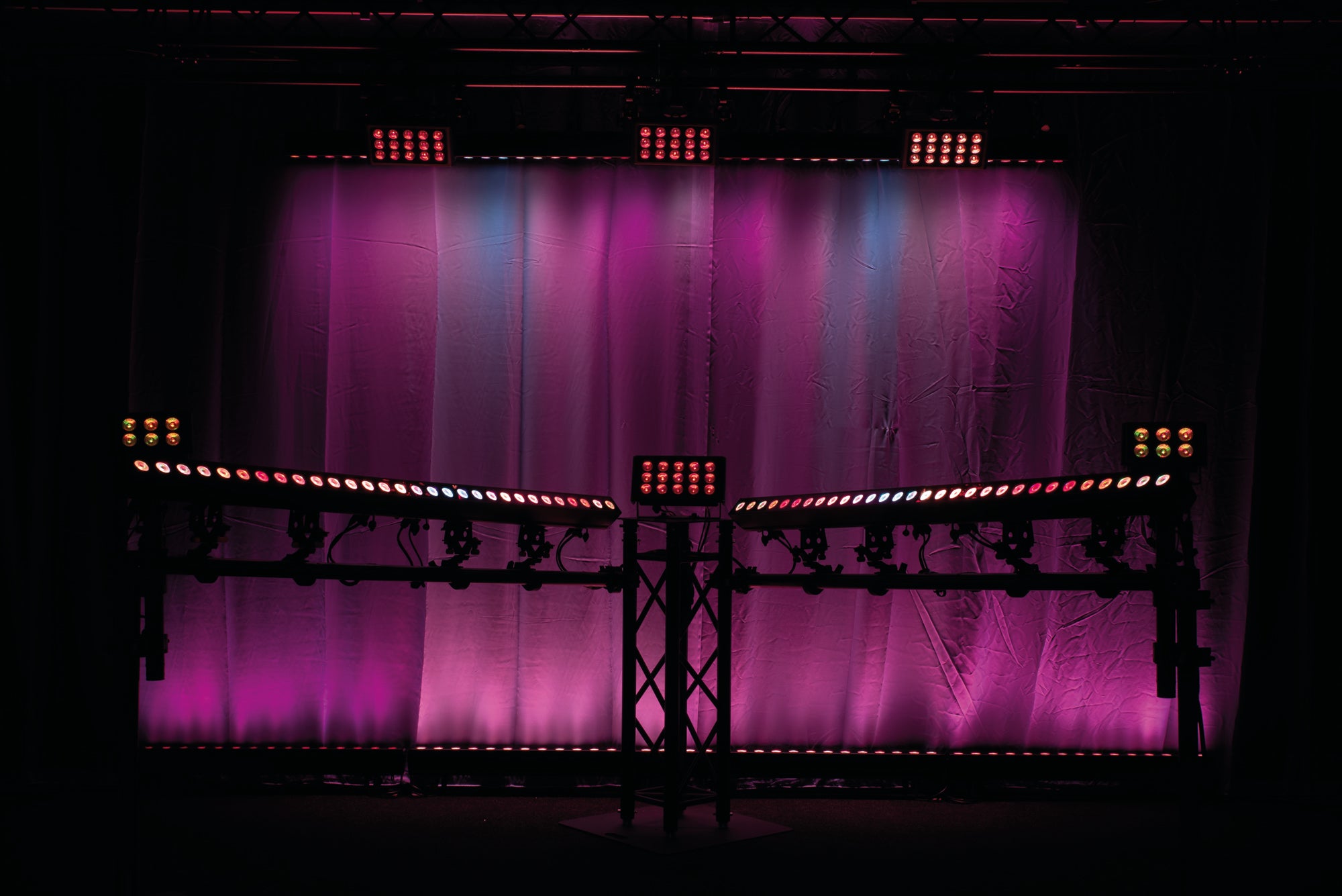 Showtec Cameleon Bar 15 Q6 Tour 15x Barre LED RGBWA-UV da 10 W - Power Pro True - IP65