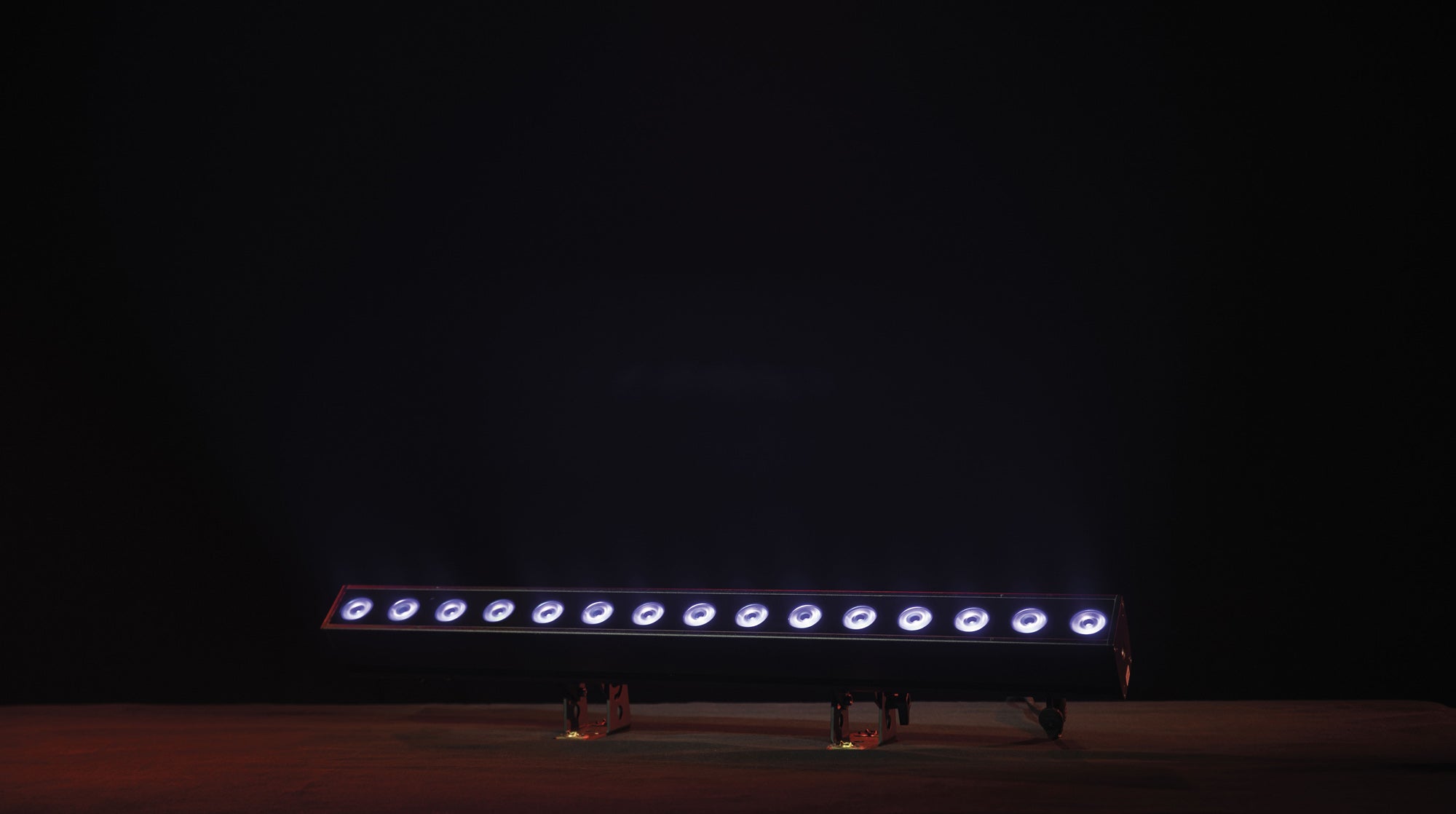 Showtec Cameleon Pixel Bar 15 Q6 Tour 15x Pixel Bar LED RGBWA-UV da 10 W - Power Pro True - IP65
