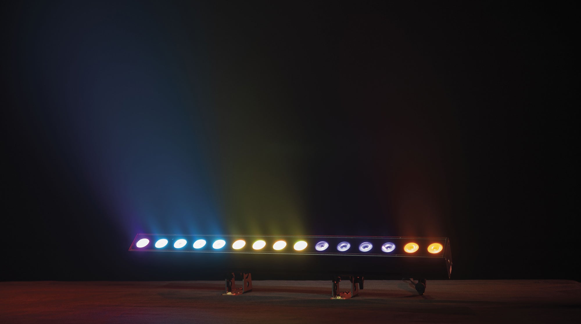 Showtec Cameleon Pixel Bar 15 Q6 Tour 15x Pixel Bar LED RGBWA-UV da 10 W - Power Pro True - IP65