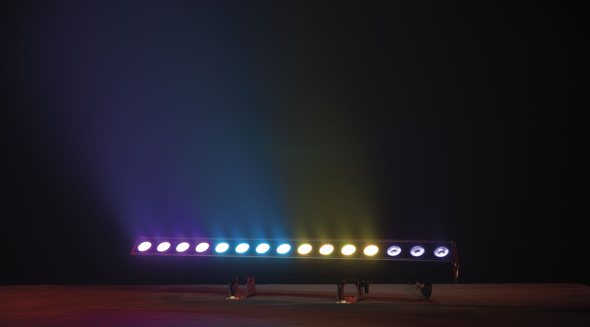 Showtec Cameleon Pixel Bar 15 Q6 Tour 15x Pixel Bar LED RGBWA-UV da 10 W - Power Pro True - IP65