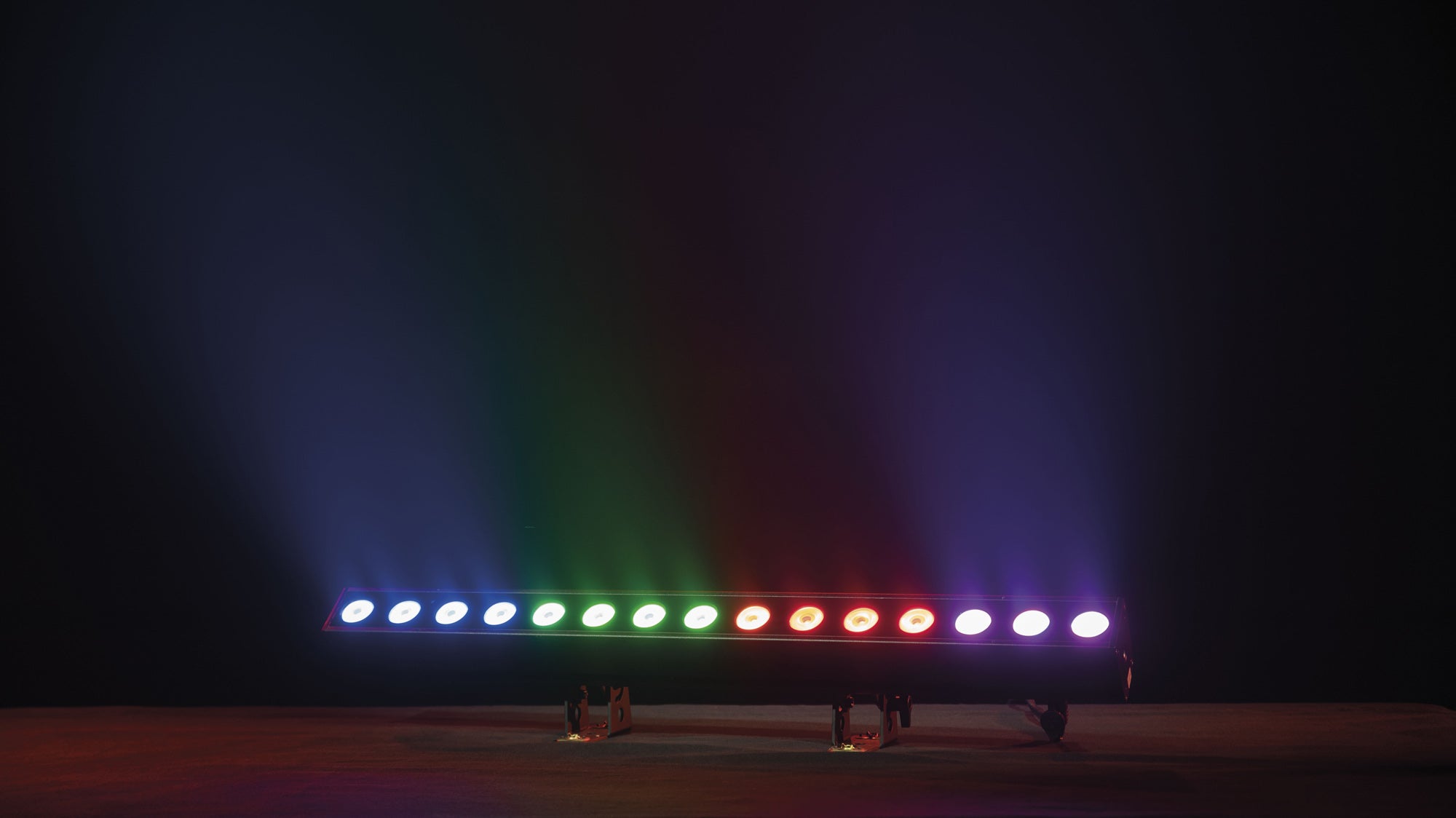 Showtec Cameleon Pixel Bar 15 Q6 Tour 15x Pixel Bar LED RGBWA-UV da 10 W - Power Pro True - IP65