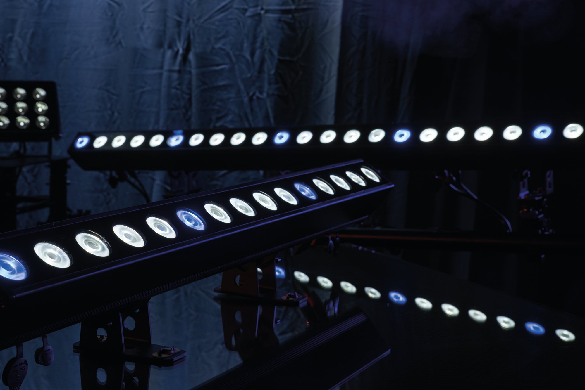 Showtec Cameleon Pixel Bar 15 Q6 Tour 15x Pixel Bar LED RGBWA-UV da 10 W - Power Pro True - IP65