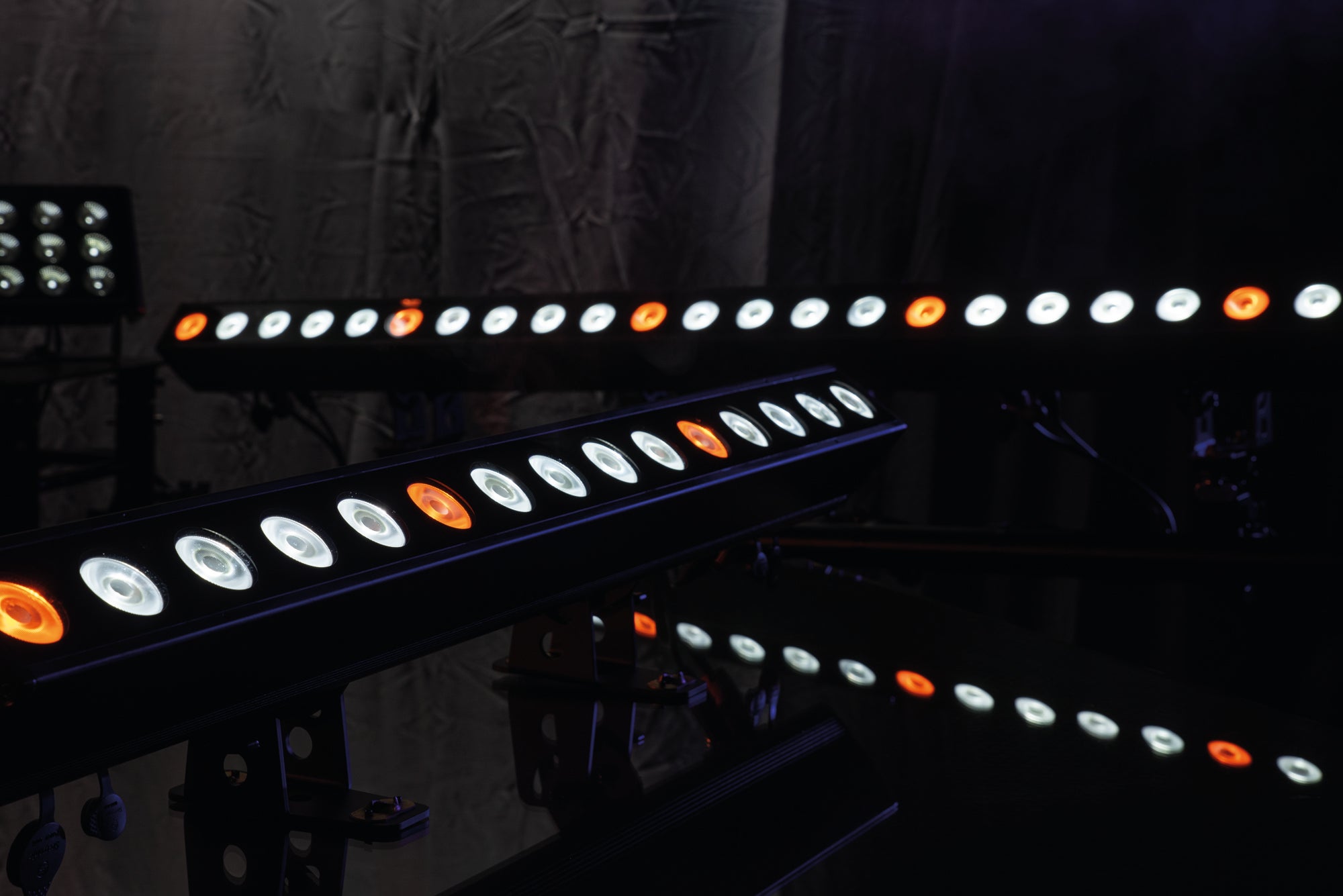 Showtec Cameleon Pixel Bar 15 Q6 Tour 15x Pixel Bar LED RGBWA-UV da 10 W - Power Pro True - IP65