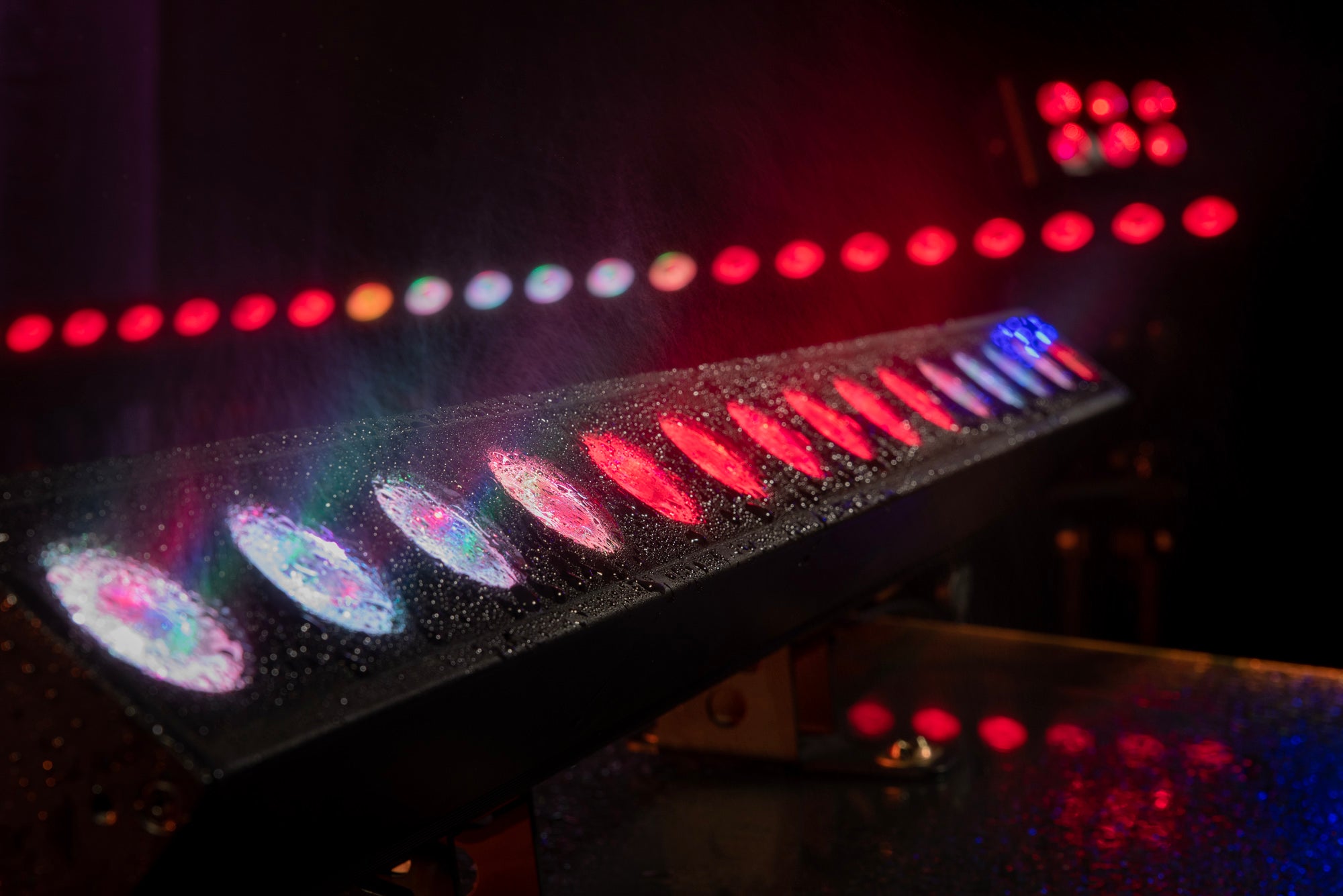 Showtec Cameleon Pixel Bar 15 Q6 Tour 15x Pixel Bar LED RGBWA-UV da 10 W - Power Pro True - IP65