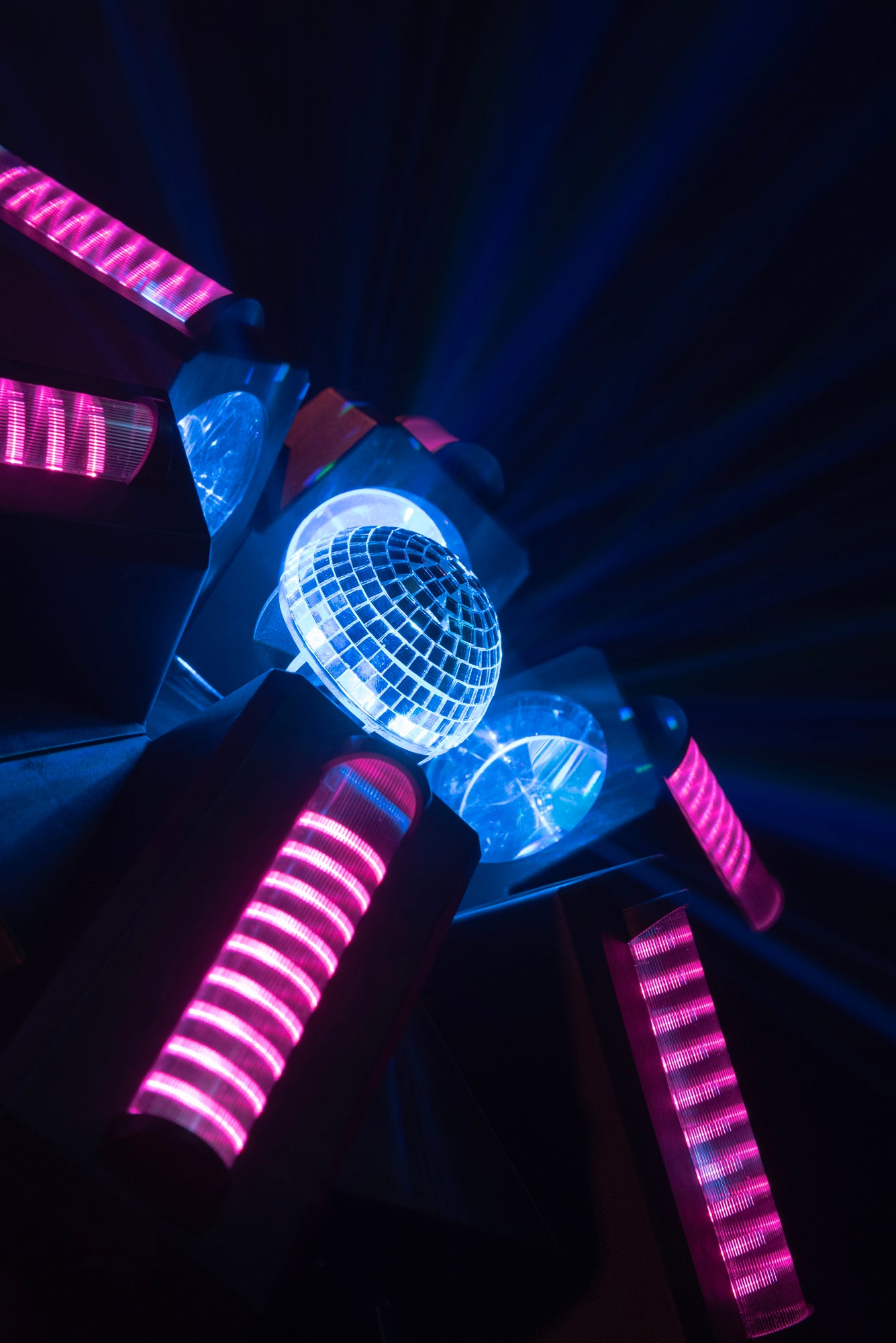 Showtec Typhoon 640 6 x RGBW LED effetto sfera a specchio