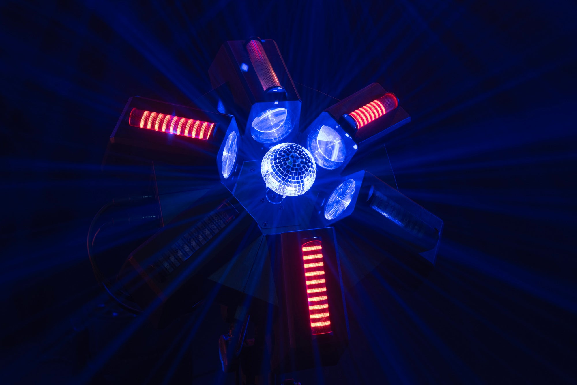 Showtec Typhoon 640 6 x RGBW LED effetto sfera a specchio