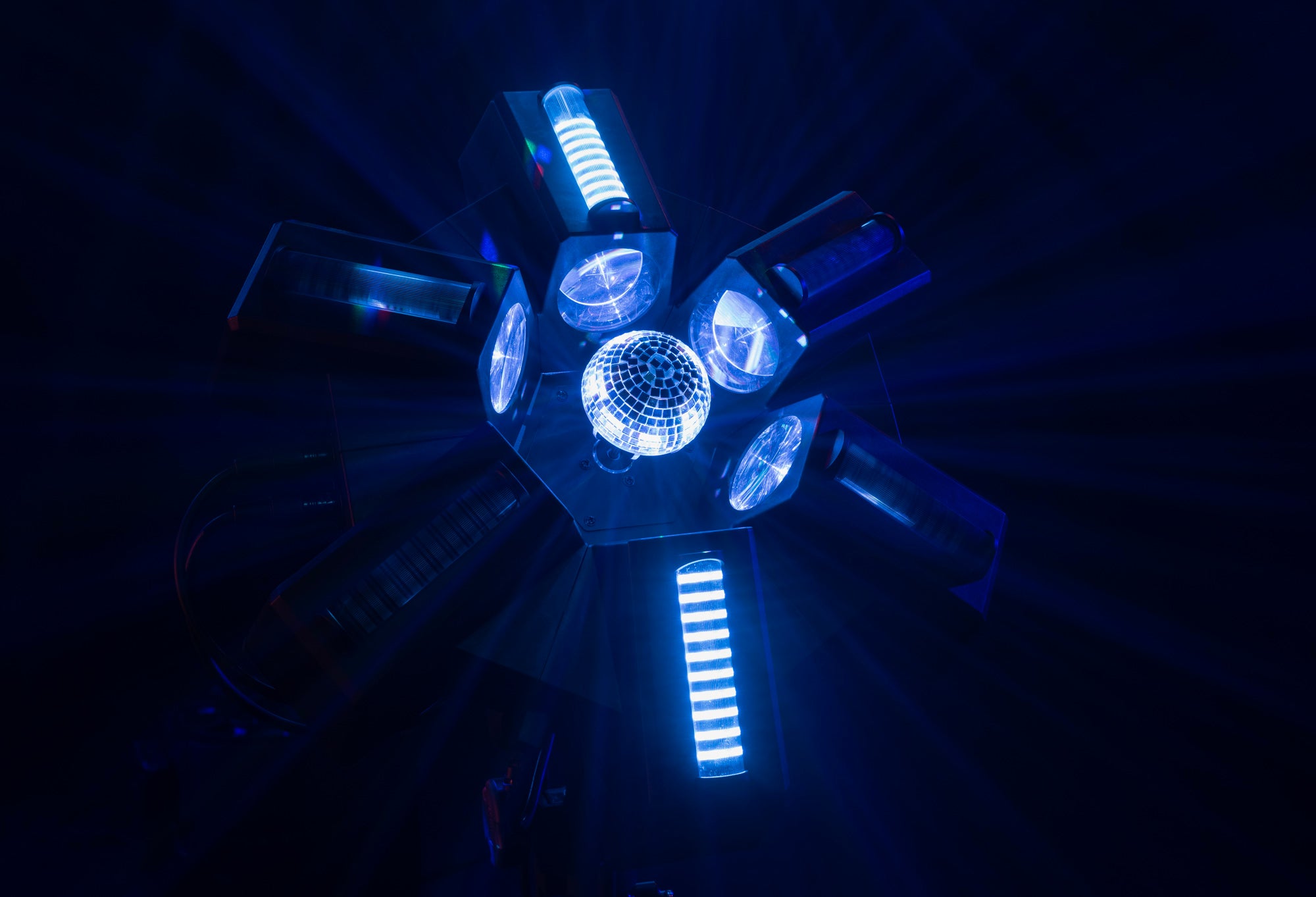 Showtec Typhoon 640 6 x RGBW LED effetto sfera a specchio
