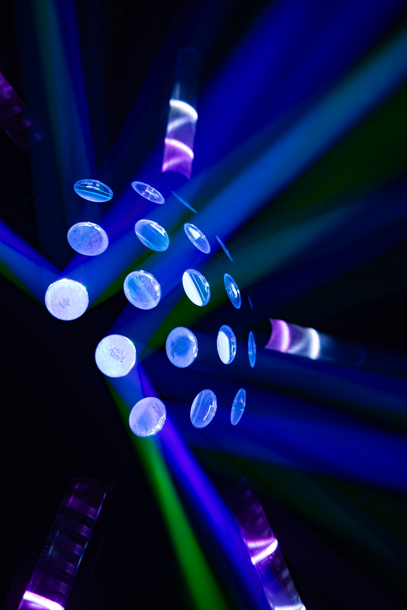 Showtec Hurricane 320 Effetto moonflower RGBW con bracci rotanti
