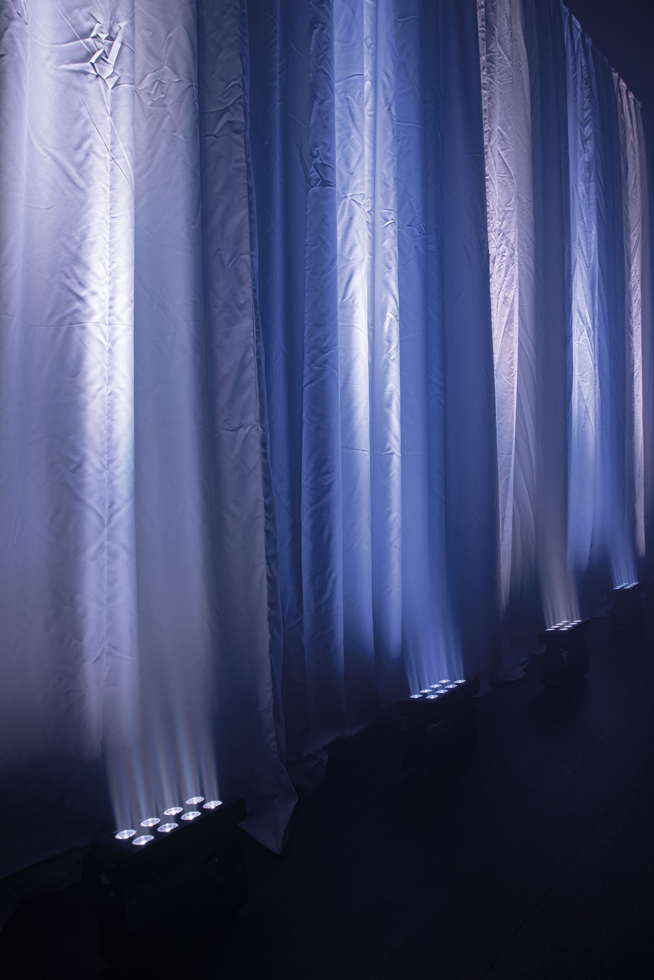 SHOWTEC Helix M1100 Q4 Mobile Wash RGBW 8 LED da 10 W (CRMX & WDMX)