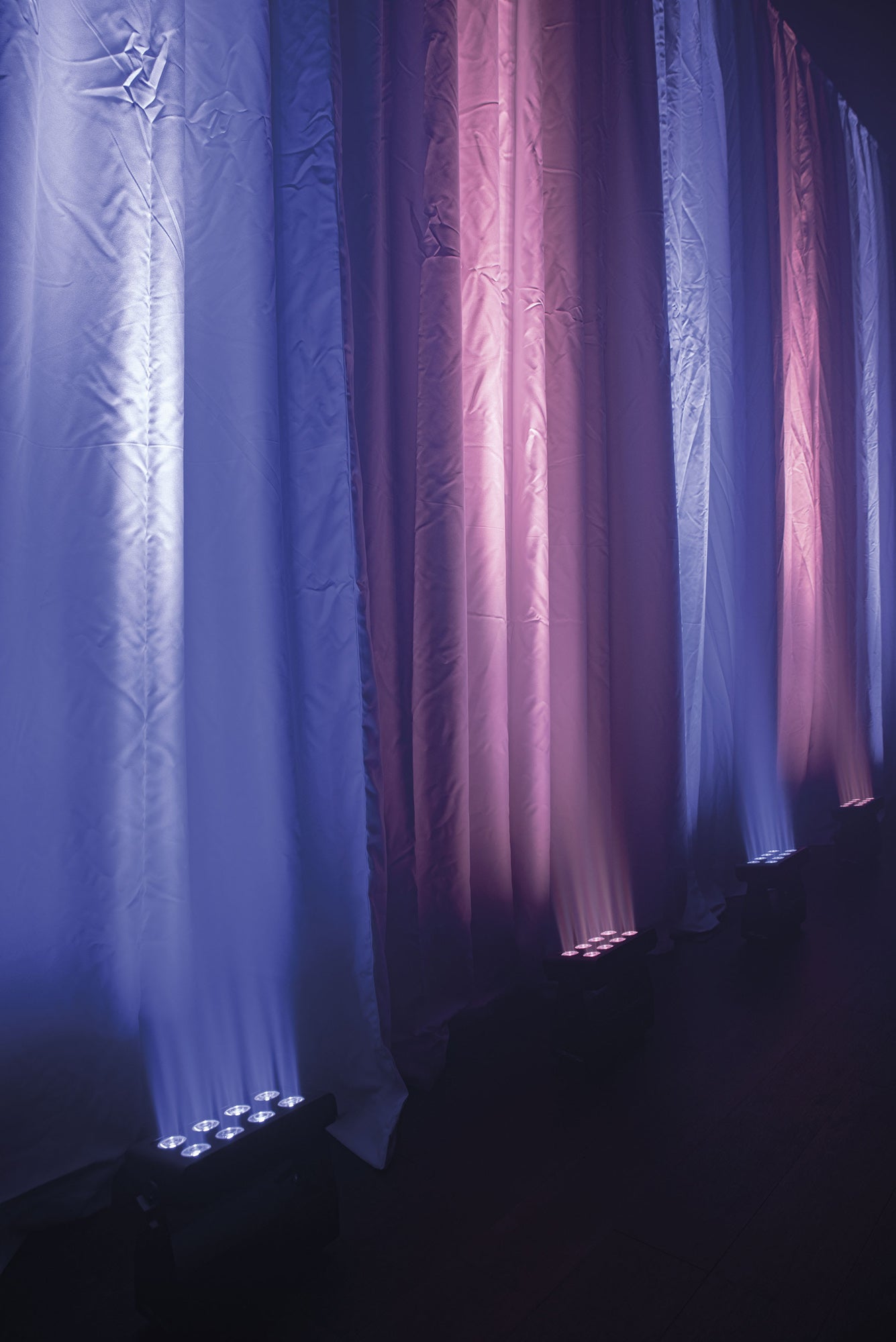 SHOWTEC Helix M1100 Q4 Mobile Wash RGBW 8 LED da 10 W (WDMX)