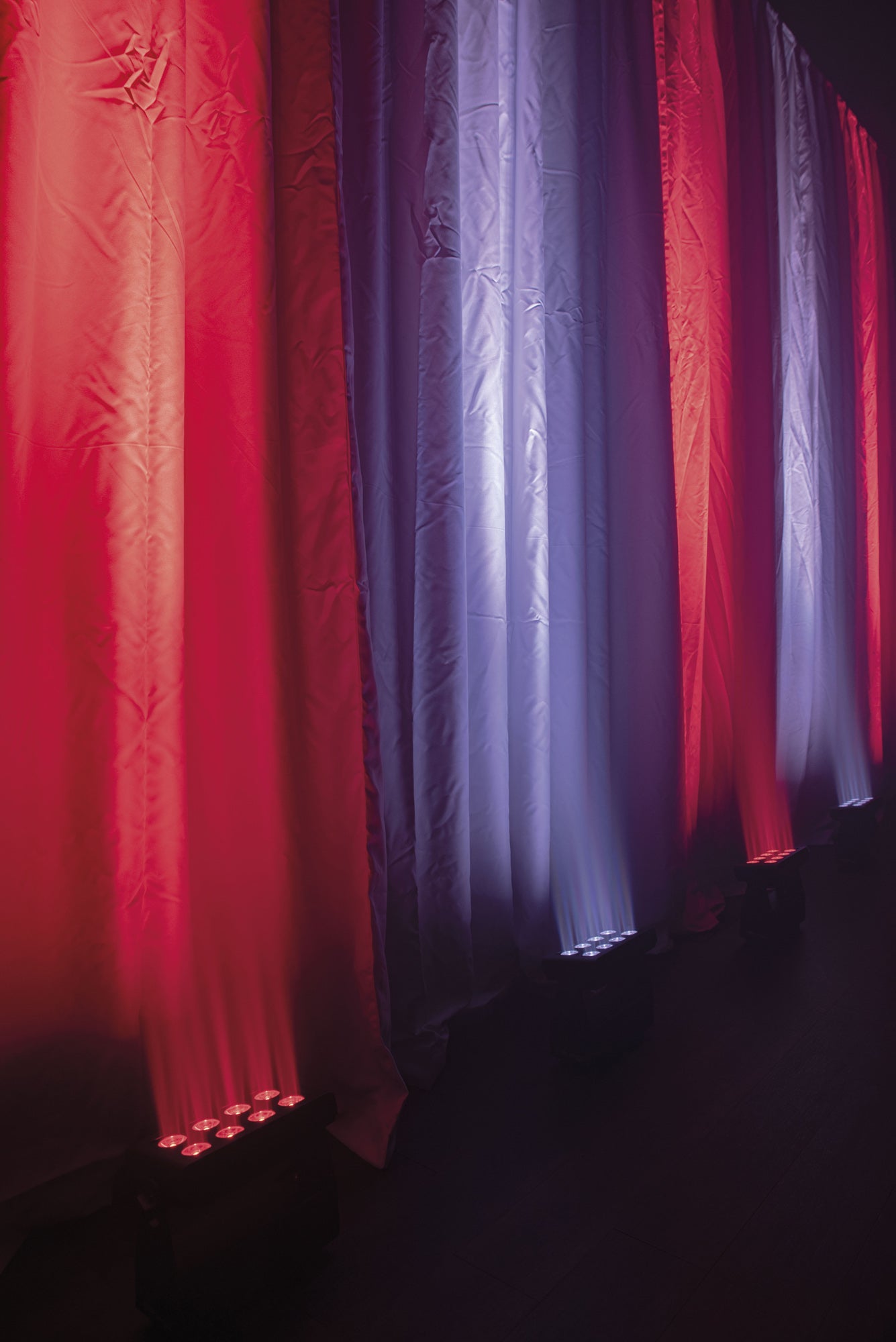 SHOWTEC Helix M1100 Q4 Mobile Wash RGBW 8 LED da 10 W (WDMX)
