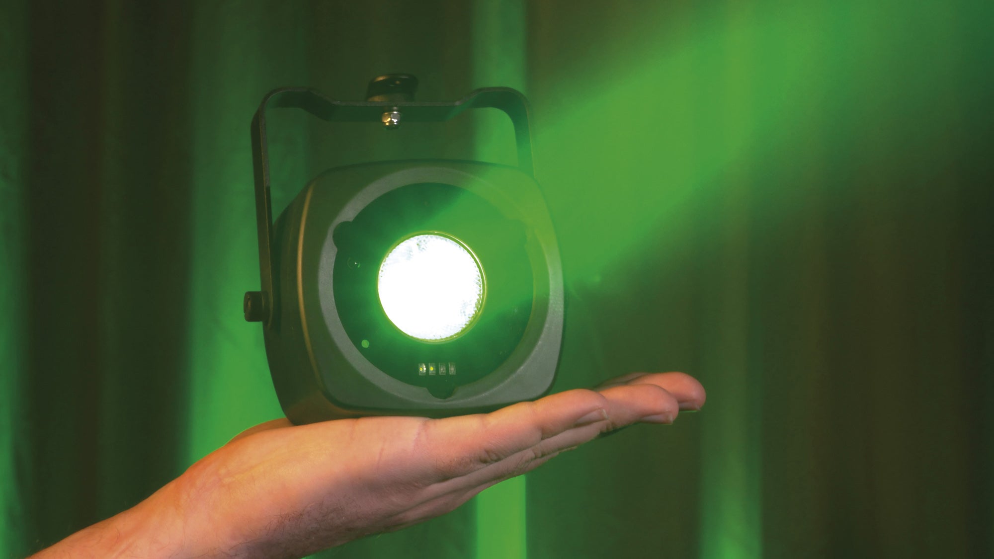 SHOWTEC EventDOT 15 Q4 Flood 15 W LED RGBW - alimentata a batteria