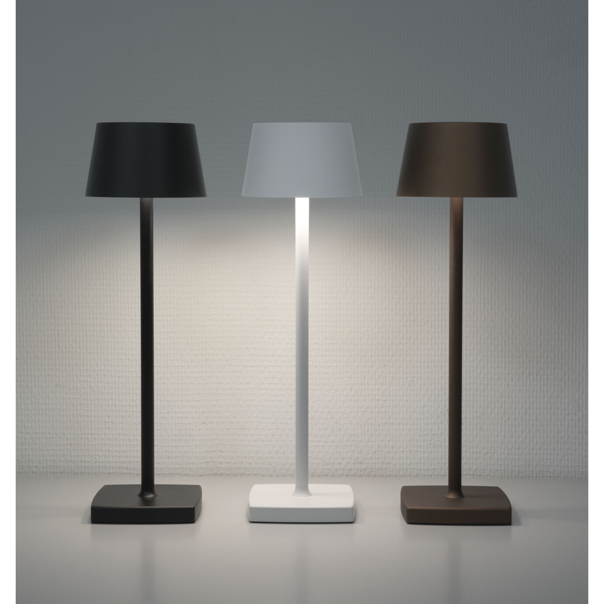 SHOWTEC EventLITE Table-WW White Lampada compatta da 3.5 W con dimmer touch IP54 - alimentata a batteria - bianca