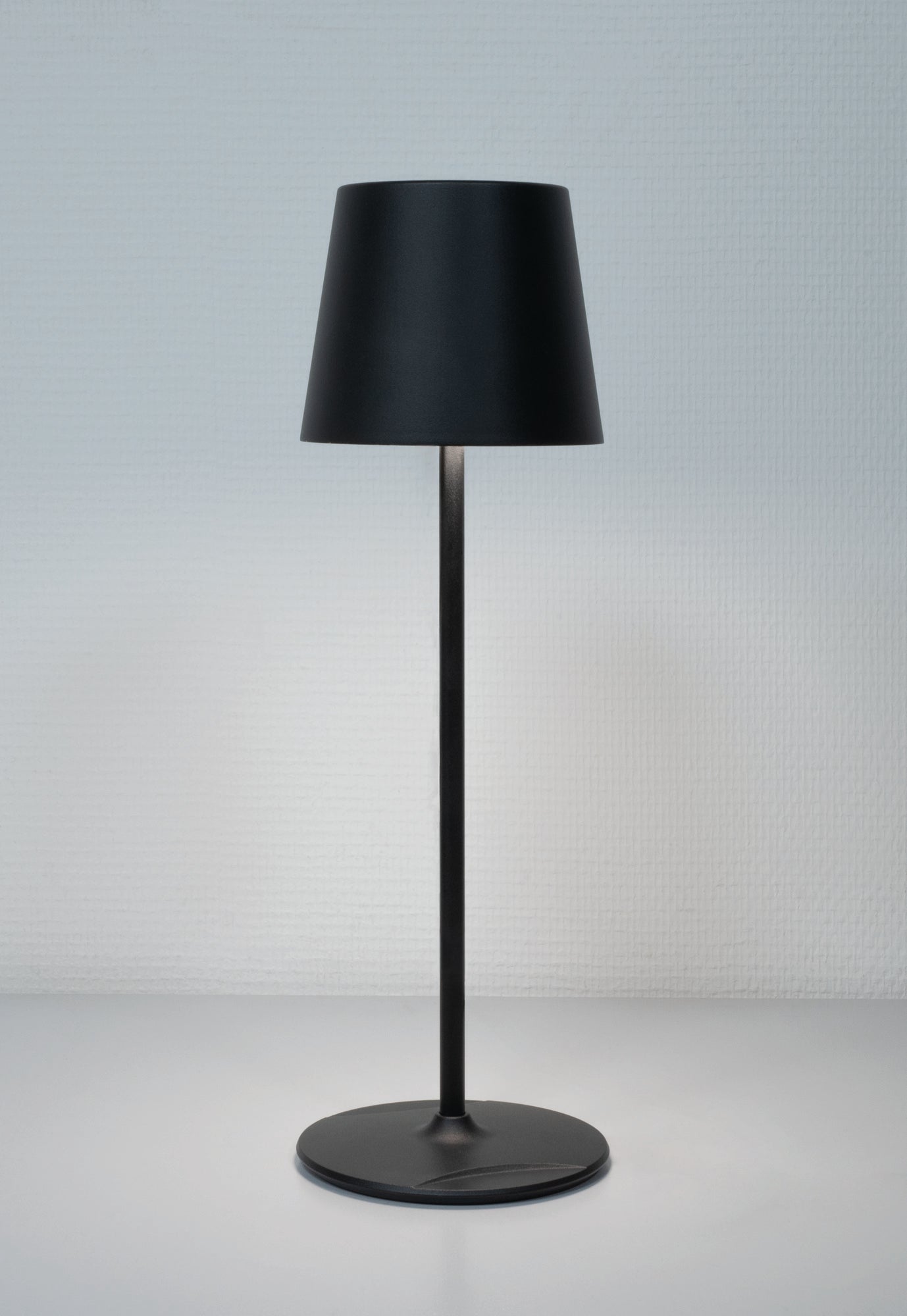 SHOWTEC EventLITE Table-RGBW Black Lampade LED RGBW - alimentata a batteria - colore nero