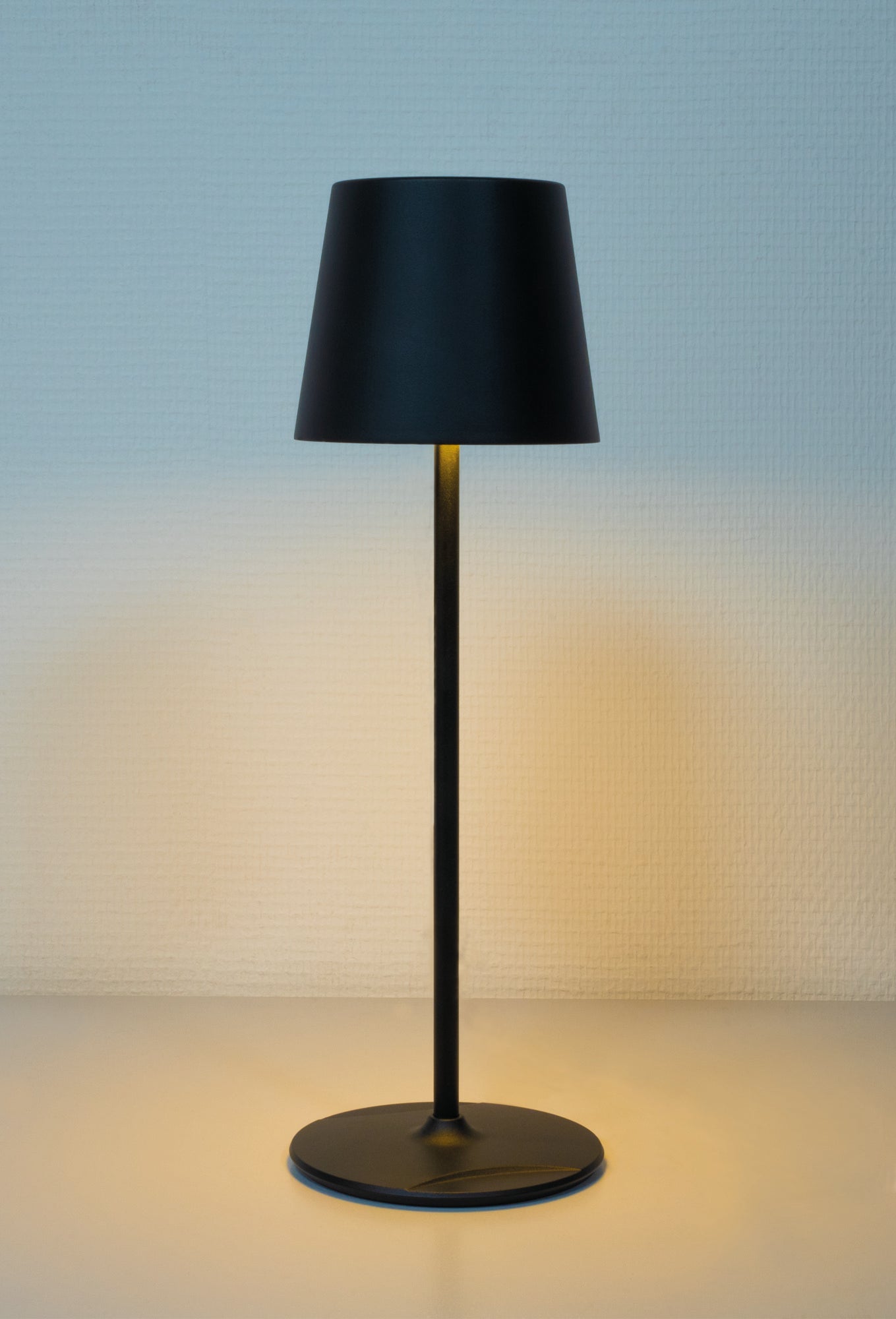 SHOWTEC EventLITE Table-RGBW Black Lampade LED RGBW - alimentata a batteria - colore nero
