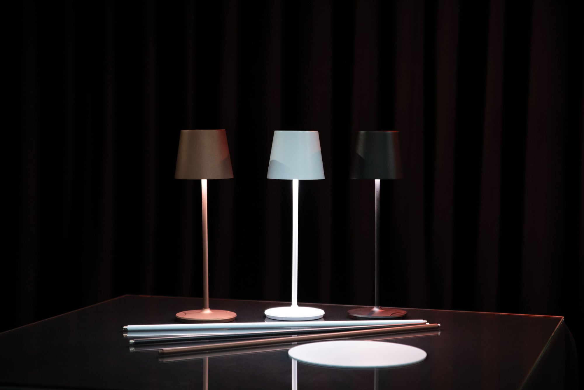 SHOWTEC EventLITE Table-SW White Lampada LED WW-CW - alimentata a batteria - colore bianco