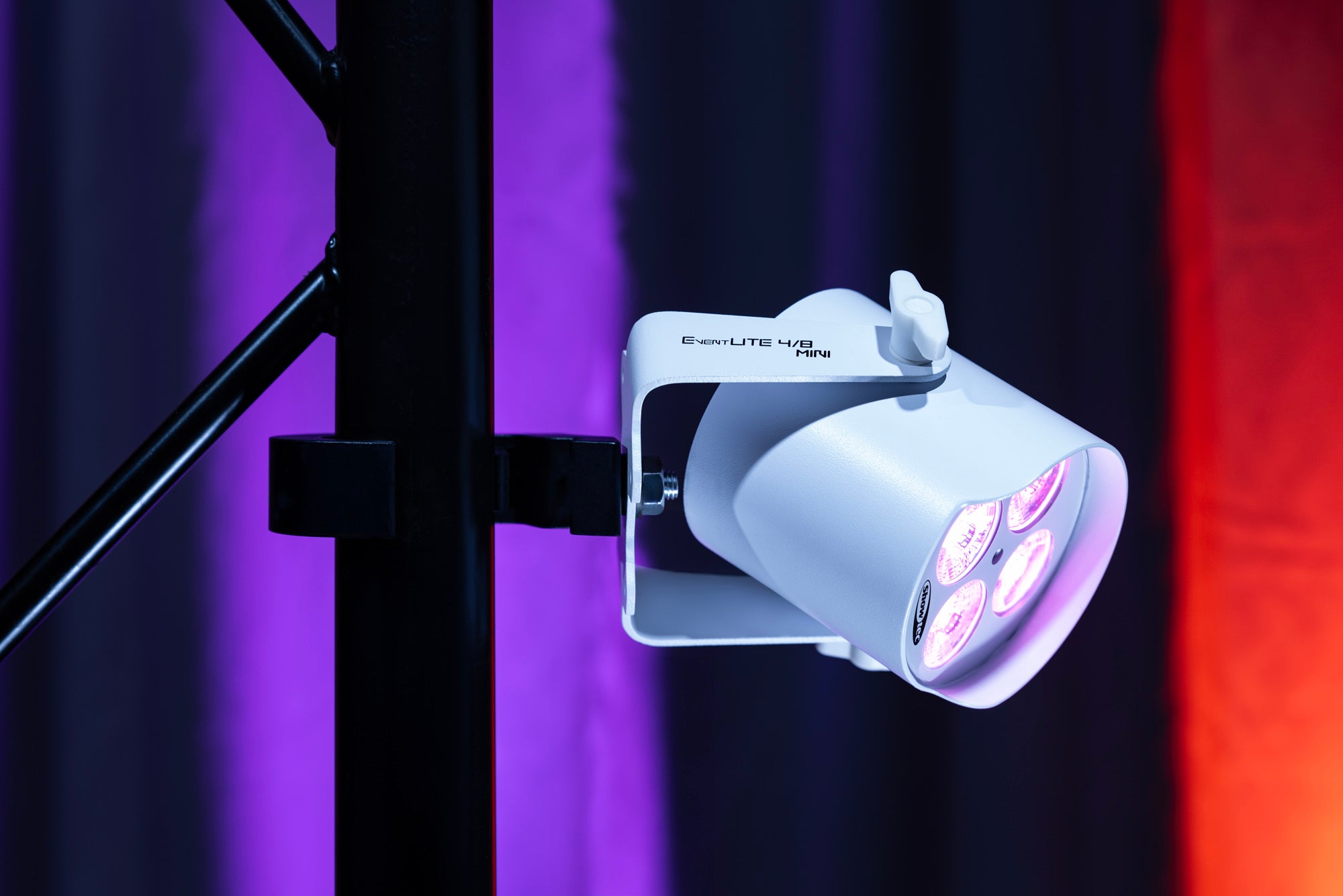 SHOWTEC EventLITE 4/8 Mini Q6 White Spot mobile IP65 - alimentata a batteria - bianco