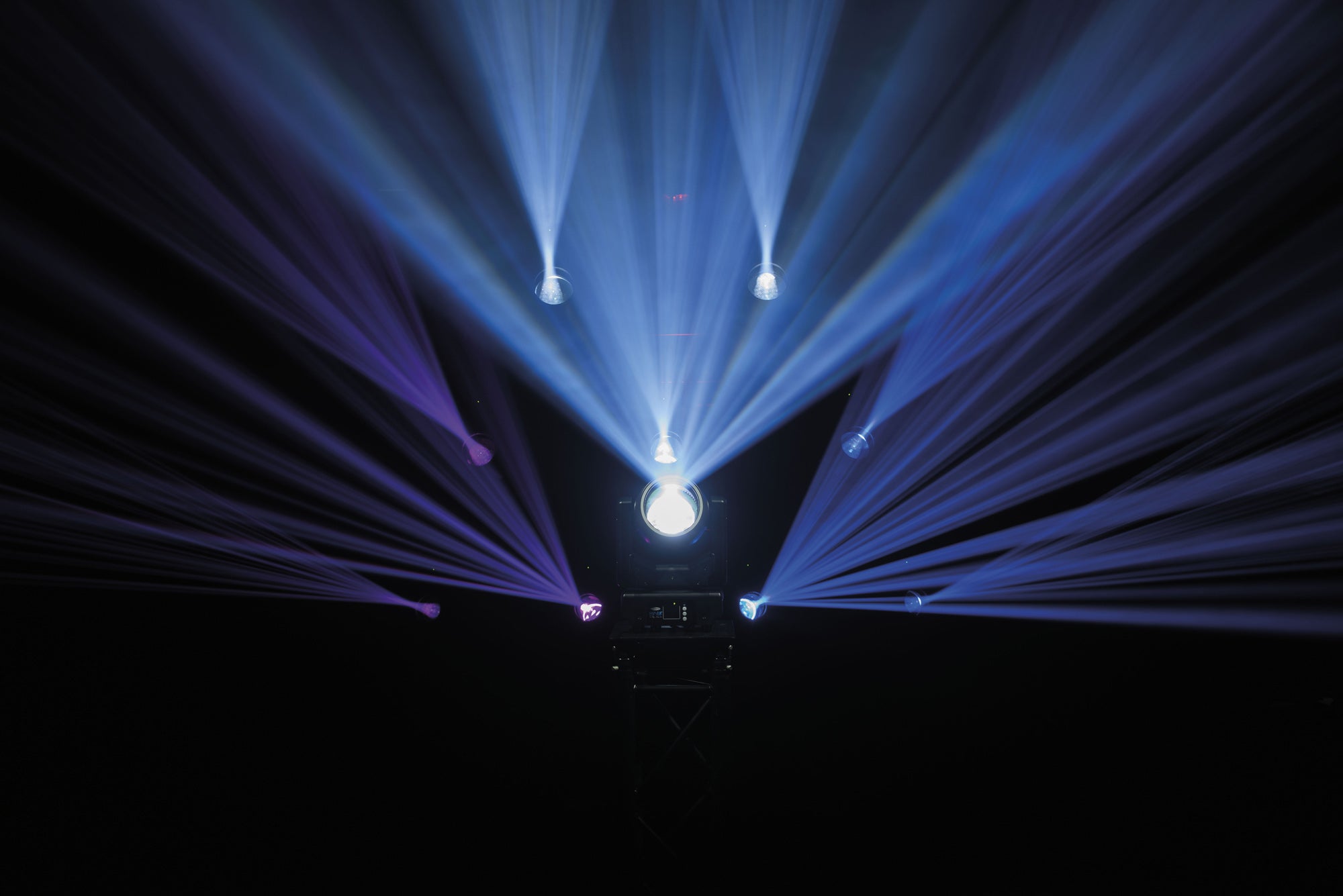 SHOWTEC Shark - The Meg - Beam One Testa mobile a fascio LED da 100 W compatta con anello LED