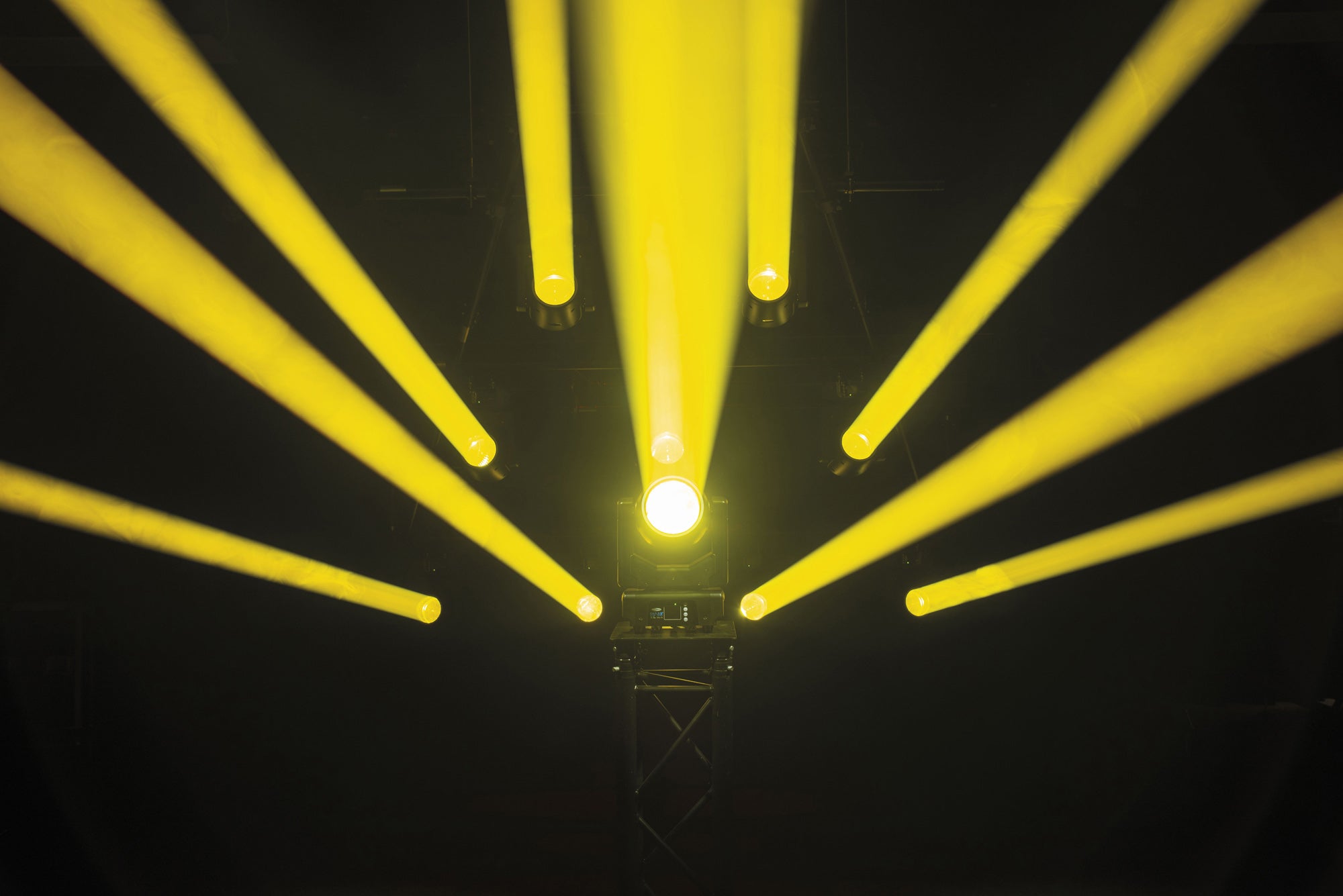 SHOWTEC Shark - The Meg - Beam One Testa mobile a fascio LED da 100 W compatta con anello LED