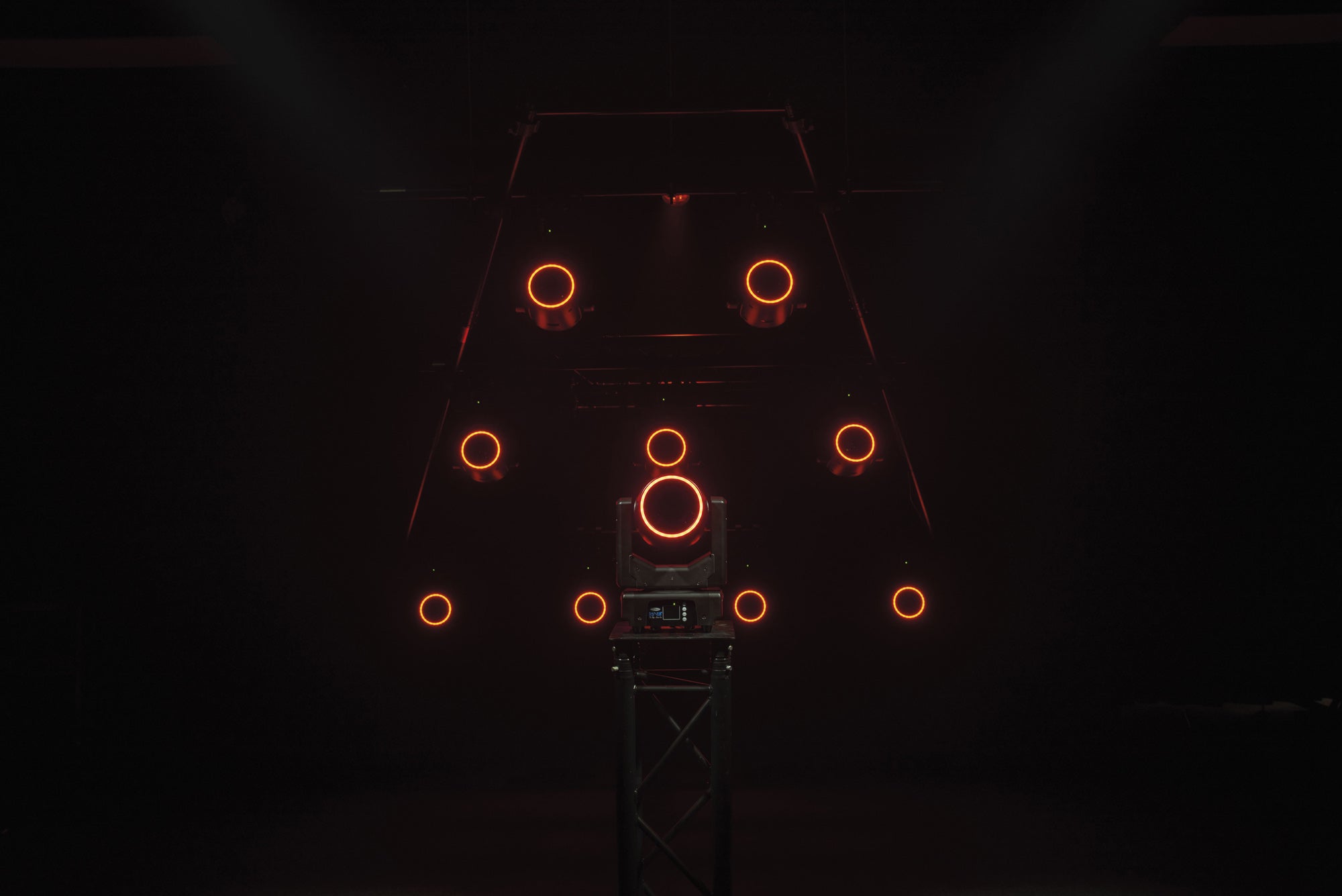 SHOWTEC Shark - The Meg - Beam One Testa mobile a fascio LED da 100 W compatta con anello LED