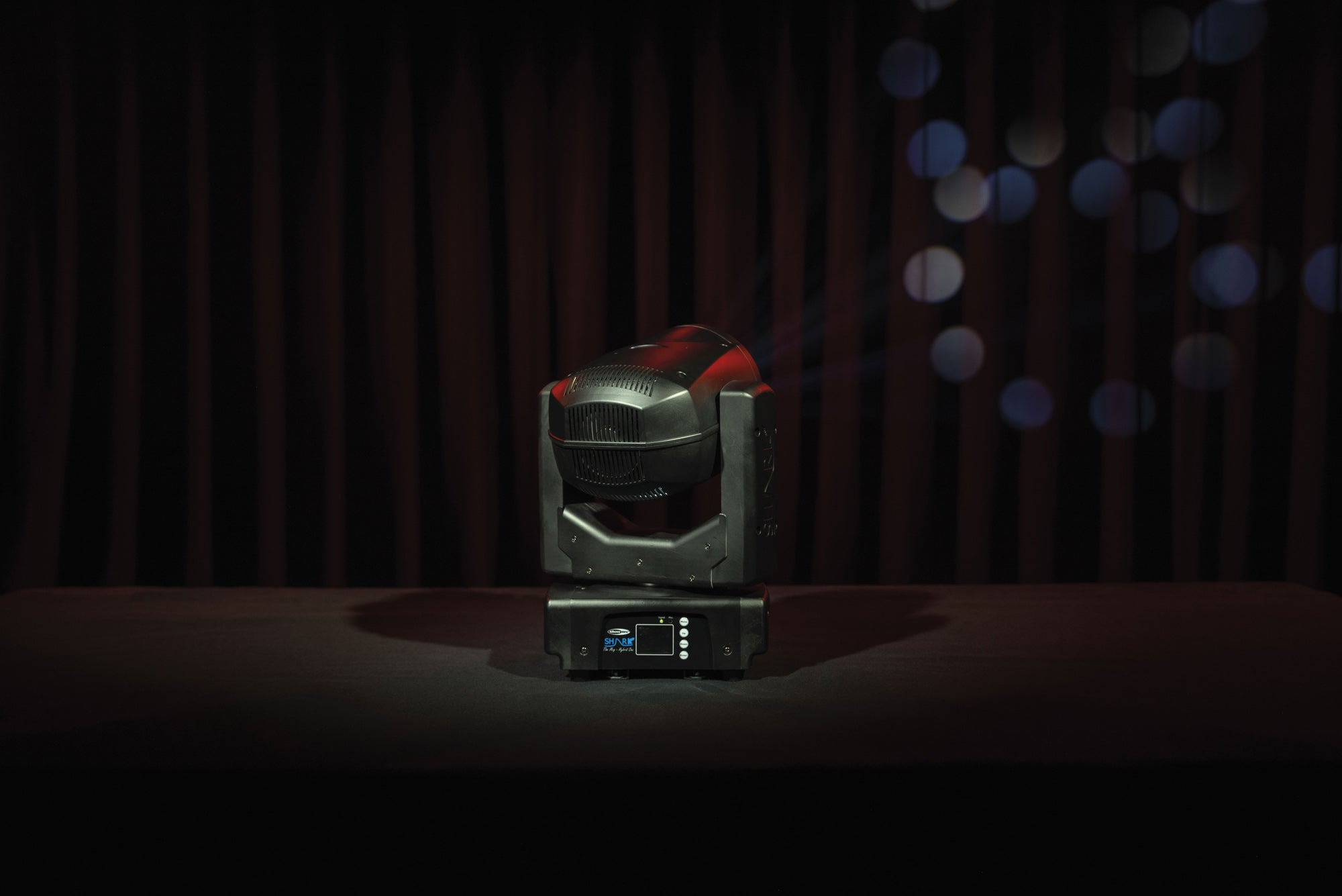 SHOWTEC Shark - The Meg - Hybrid One Testa mobile LED ibrida da 160 W compatta