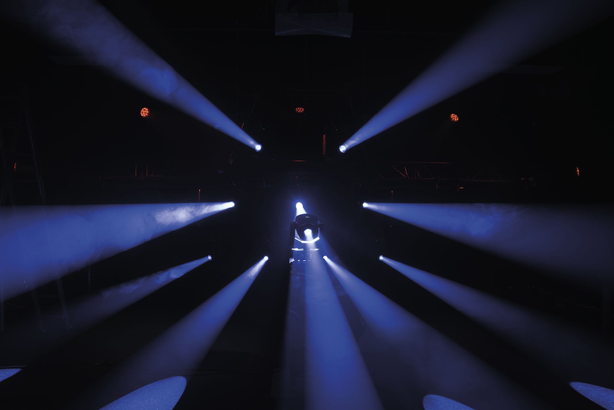 SHOWTEC Shark - The Meg - Hybrid One Testa mobile LED ibrida da 160 W compatta