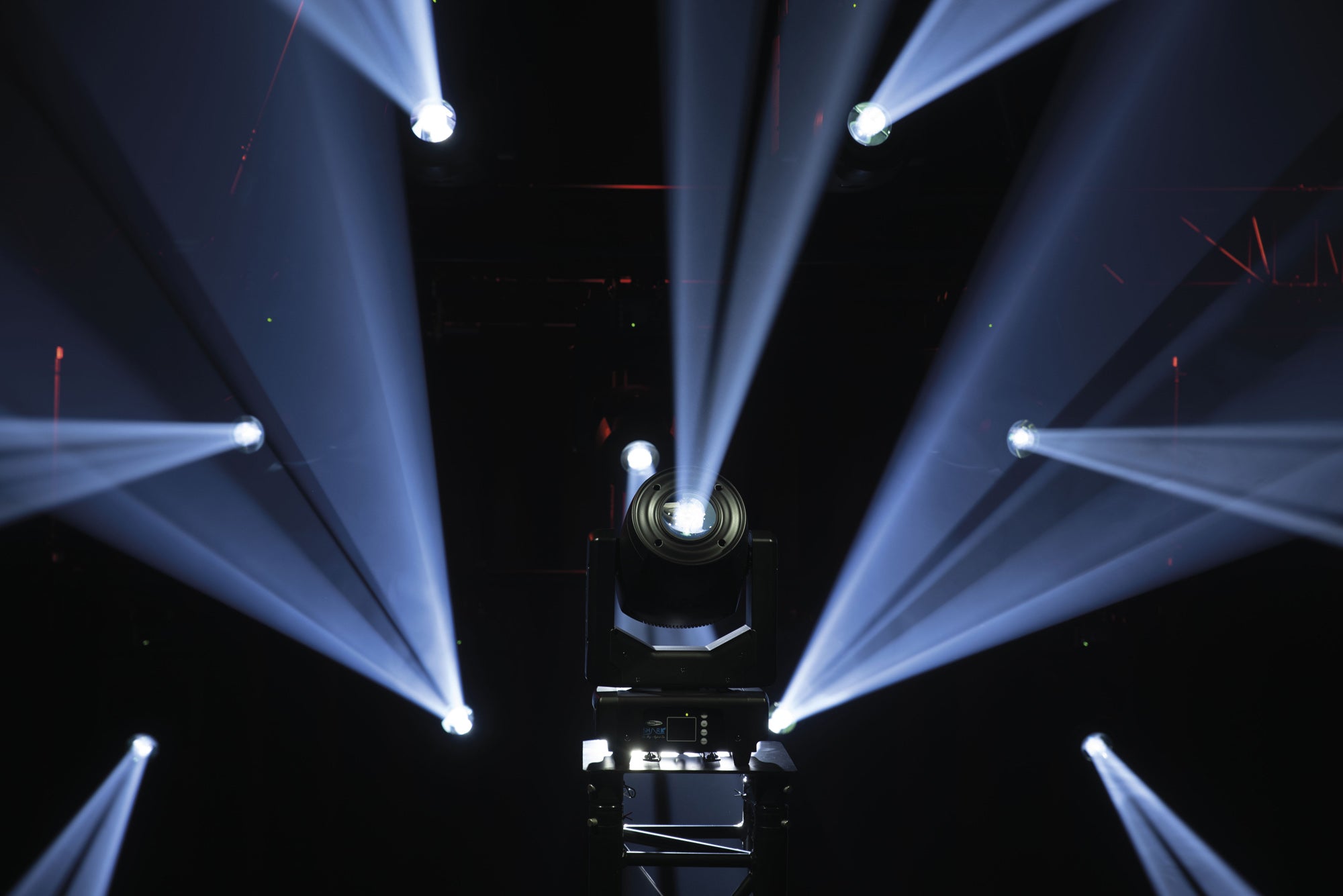 SHOWTEC Shark - The Meg - Hybrid One Testa mobile LED ibrida da 160 W compatta