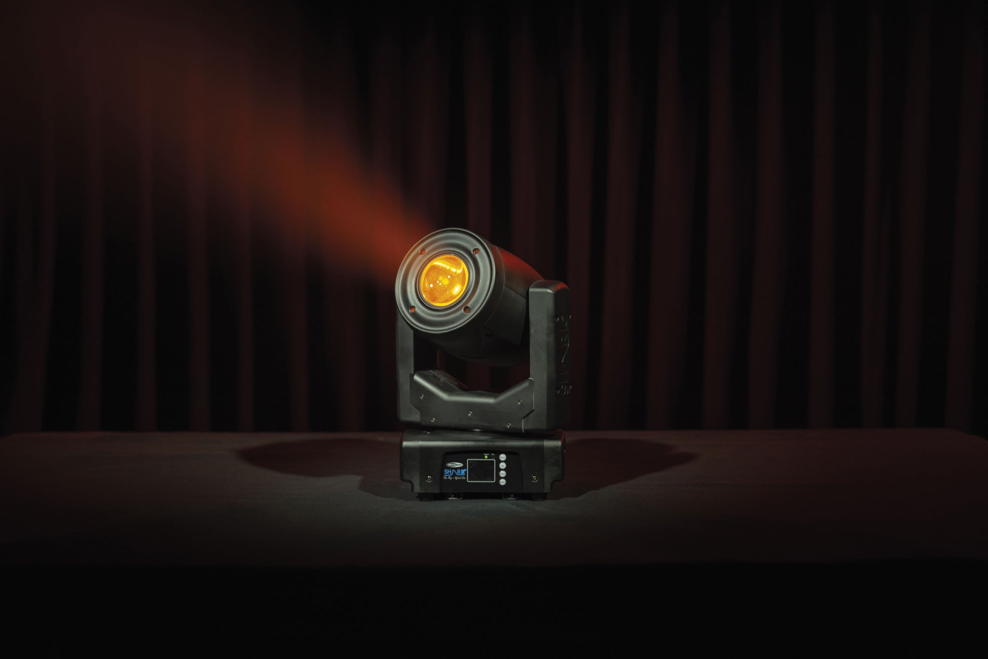SHOWTEC Shark - The Meg - Hybrid One Testa mobile LED ibrida da 160 W compatta