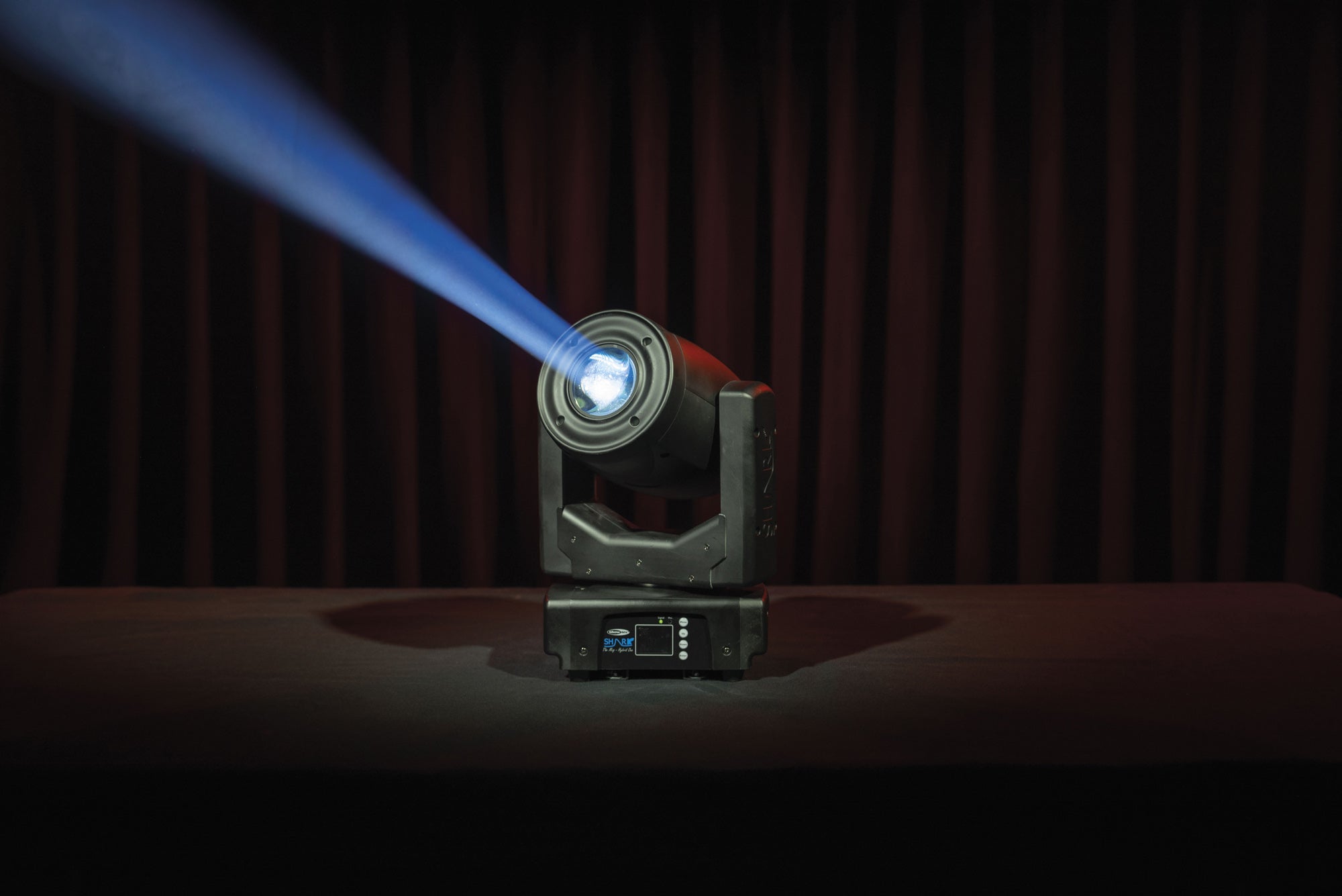 SHOWTEC Shark - The Meg - Hybrid One Testa mobile LED ibrida da 160 W compatta