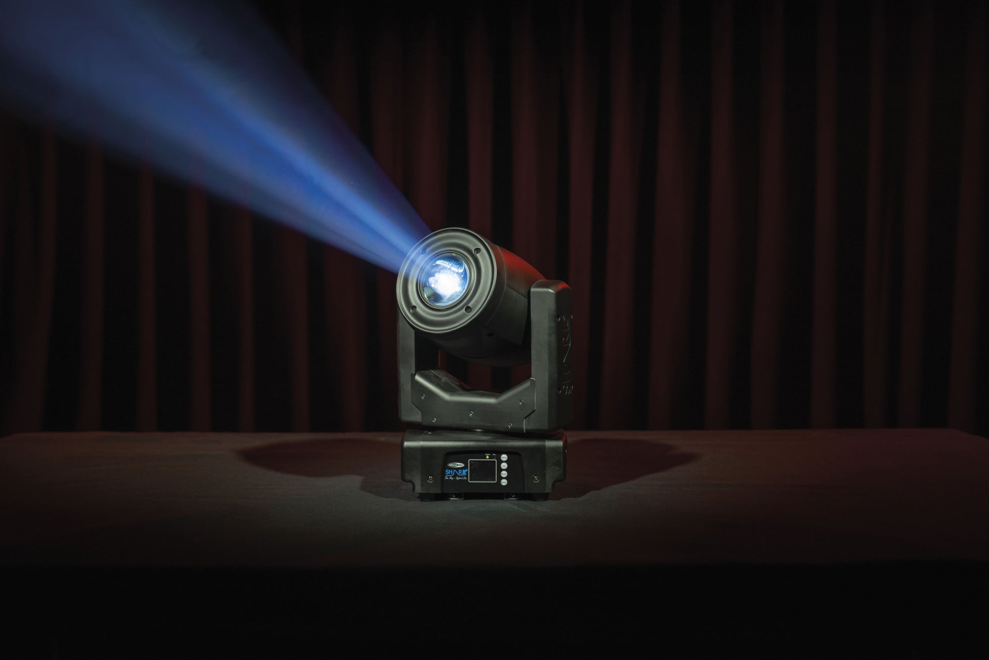 SHOWTEC Shark - The Meg - Hybrid One Testa mobile LED ibrida da 160 W compatta