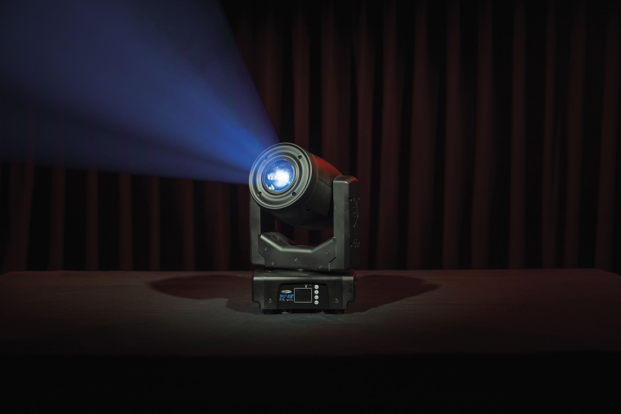 SHOWTEC Shark - The Meg - Hybrid One Testa mobile LED ibrida da 160 W compatta