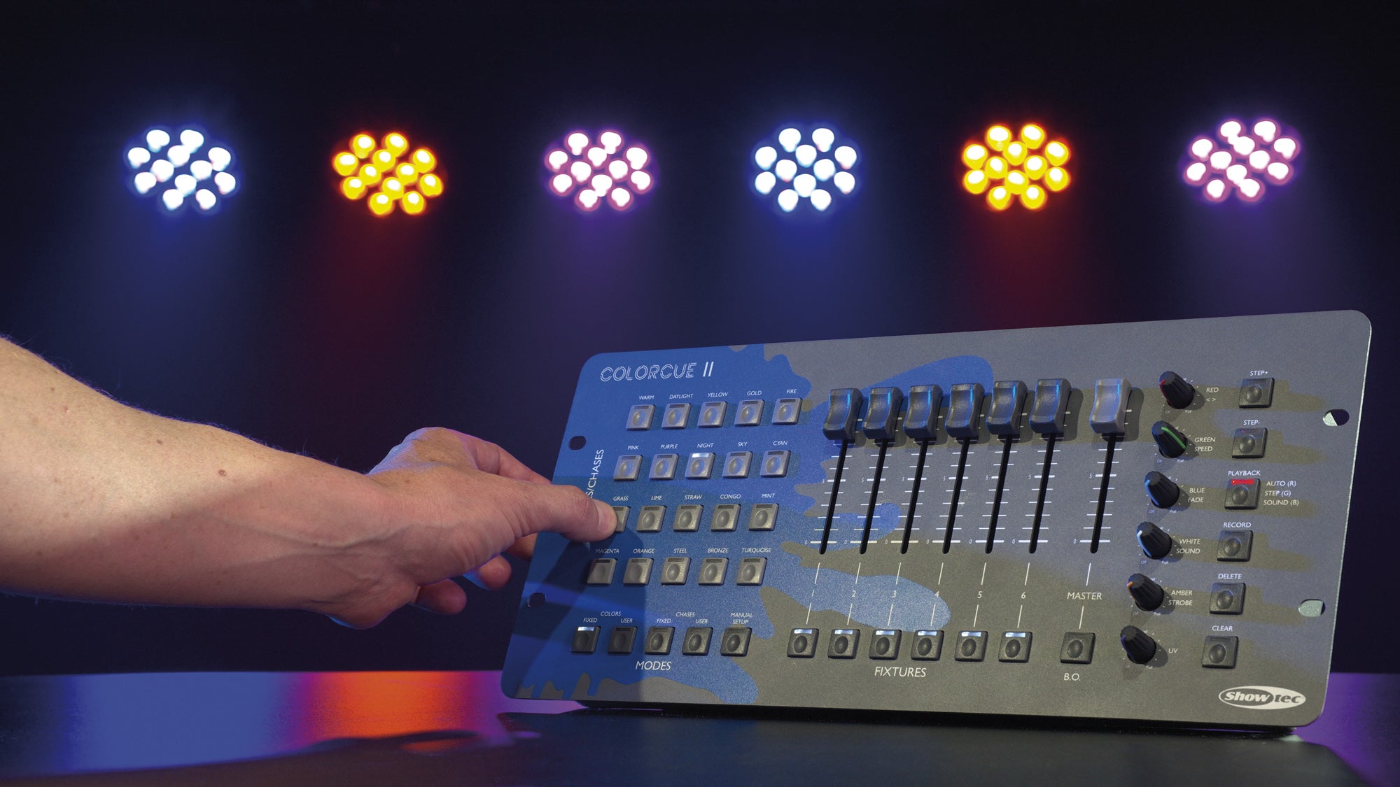 Showtec ColorCue 2 Intelligent 6-fader, 6-colour LED controller LED controller intelligente 6 fader, 6 colori