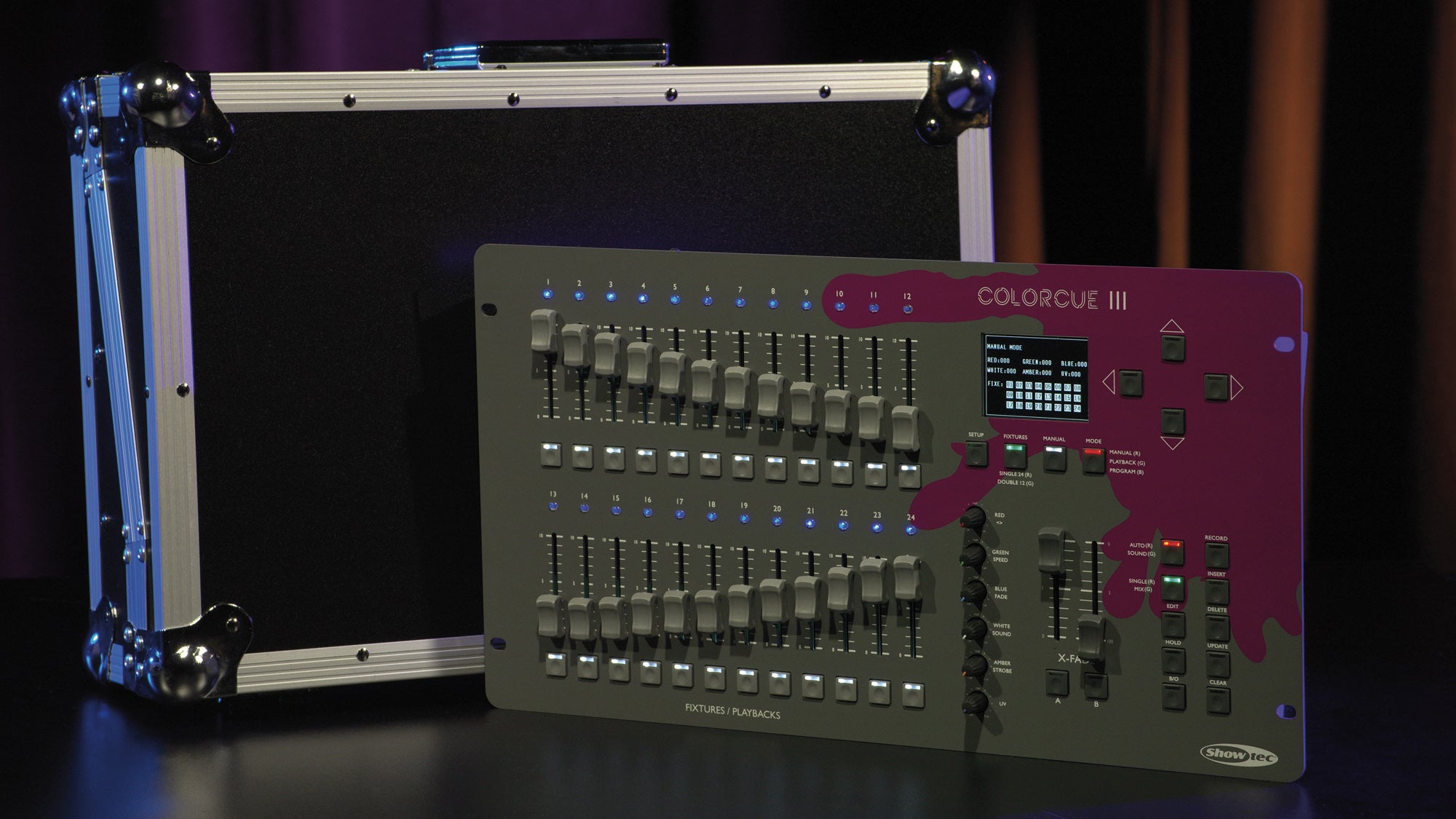 Showtec ColorCue 3 Intelligent 24-fader, 6-colour LED controller LED controller intelligente 24 fader, 6 colori