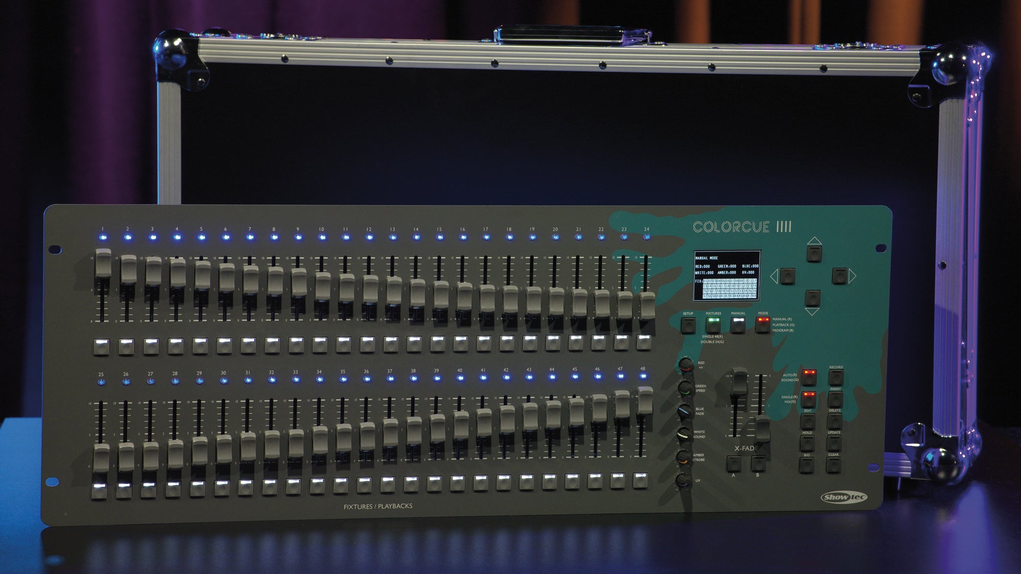 Showtec ColorCue 4 Intelligent 48-fader, 6-colour LED controller LED controller intelligente 48 fader, 6 colori