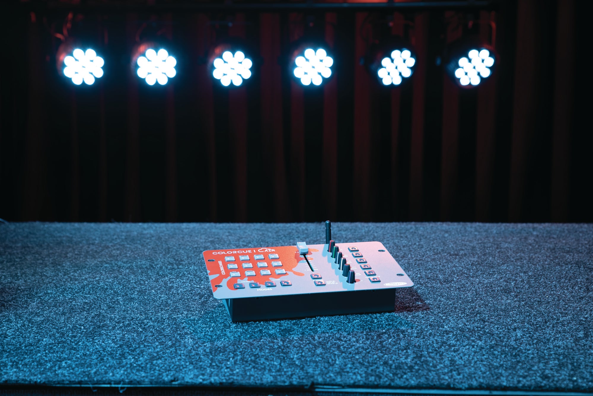 Showtec ColorCue 1 Air Intelligent single-fader, 6-colour, battery-powered LED Controller with wireless DMX Controller LED a fader singolo intelligente alimentato a batteria, 6 colori, con DMX wireless