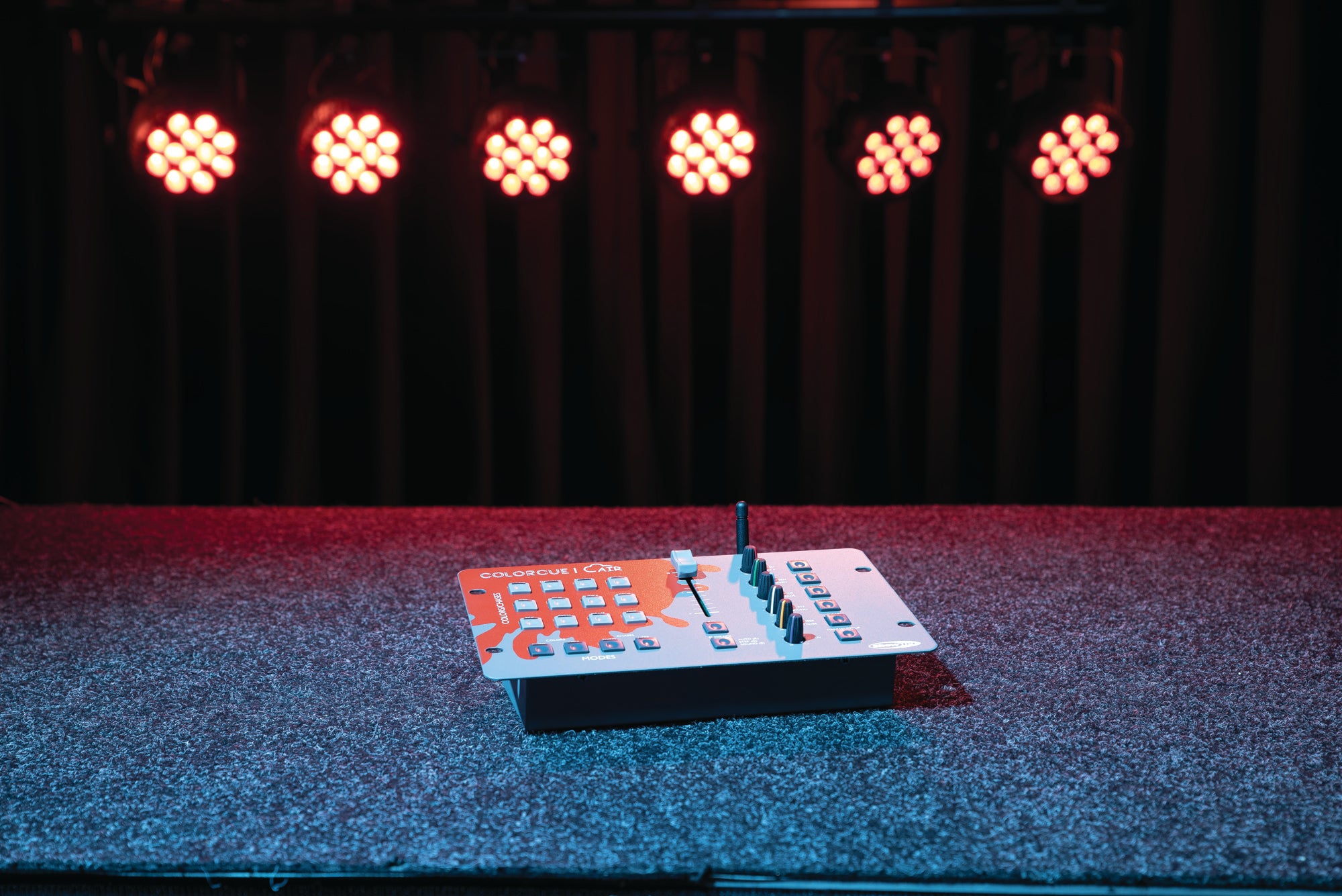 Showtec ColorCue 1 Air Intelligent single-fader, 6-colour, battery-powered LED Controller with wireless DMX Controller LED a fader singolo intelligente alimentato a batteria, 6 colori, con DMX wireless
