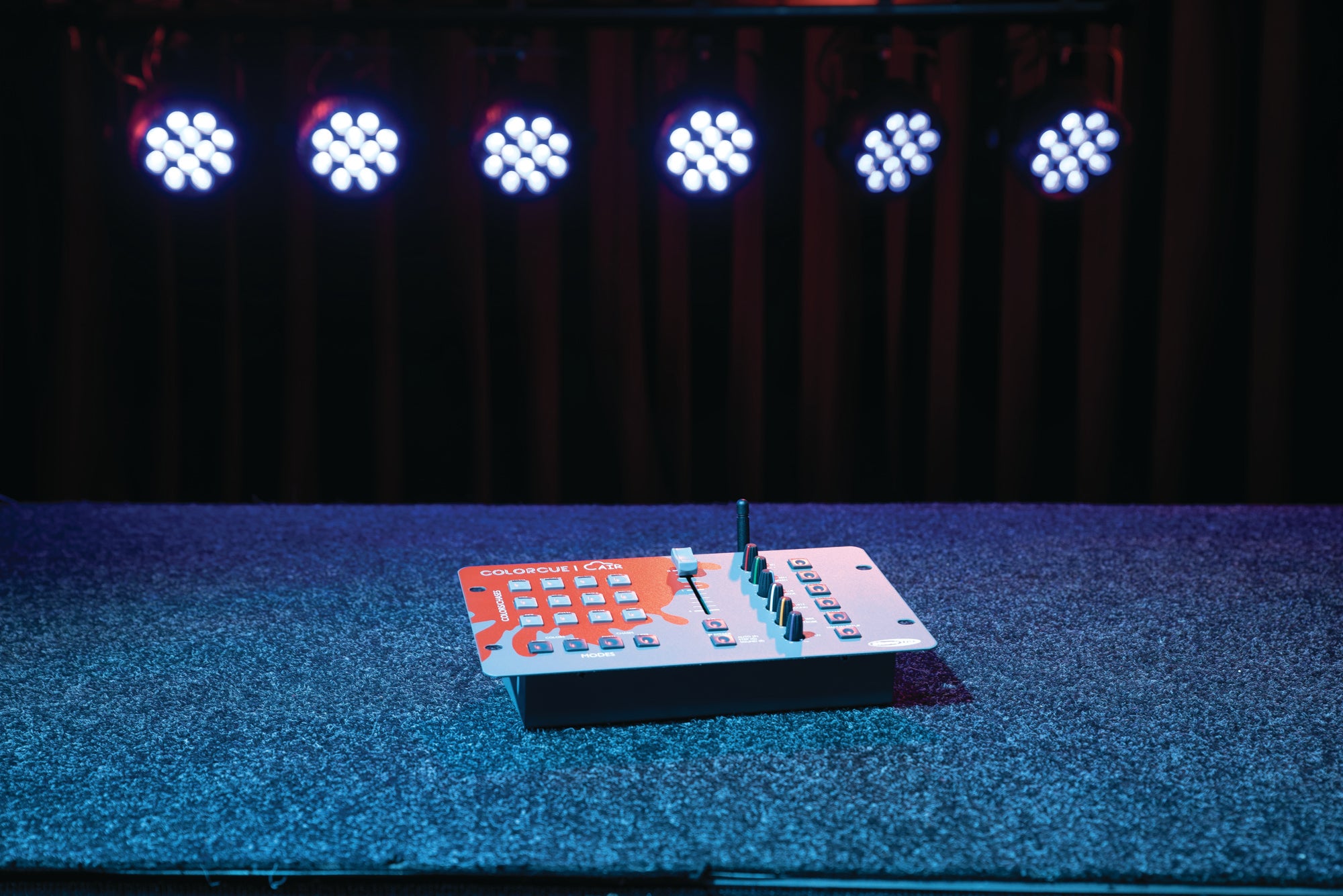 Showtec ColorCue 1 Air Intelligent single-fader, 6-colour, battery-powered LED Controller with wireless DMX Controller LED a fader singolo intelligente alimentato a batteria, 6 colori, con DMX wireless